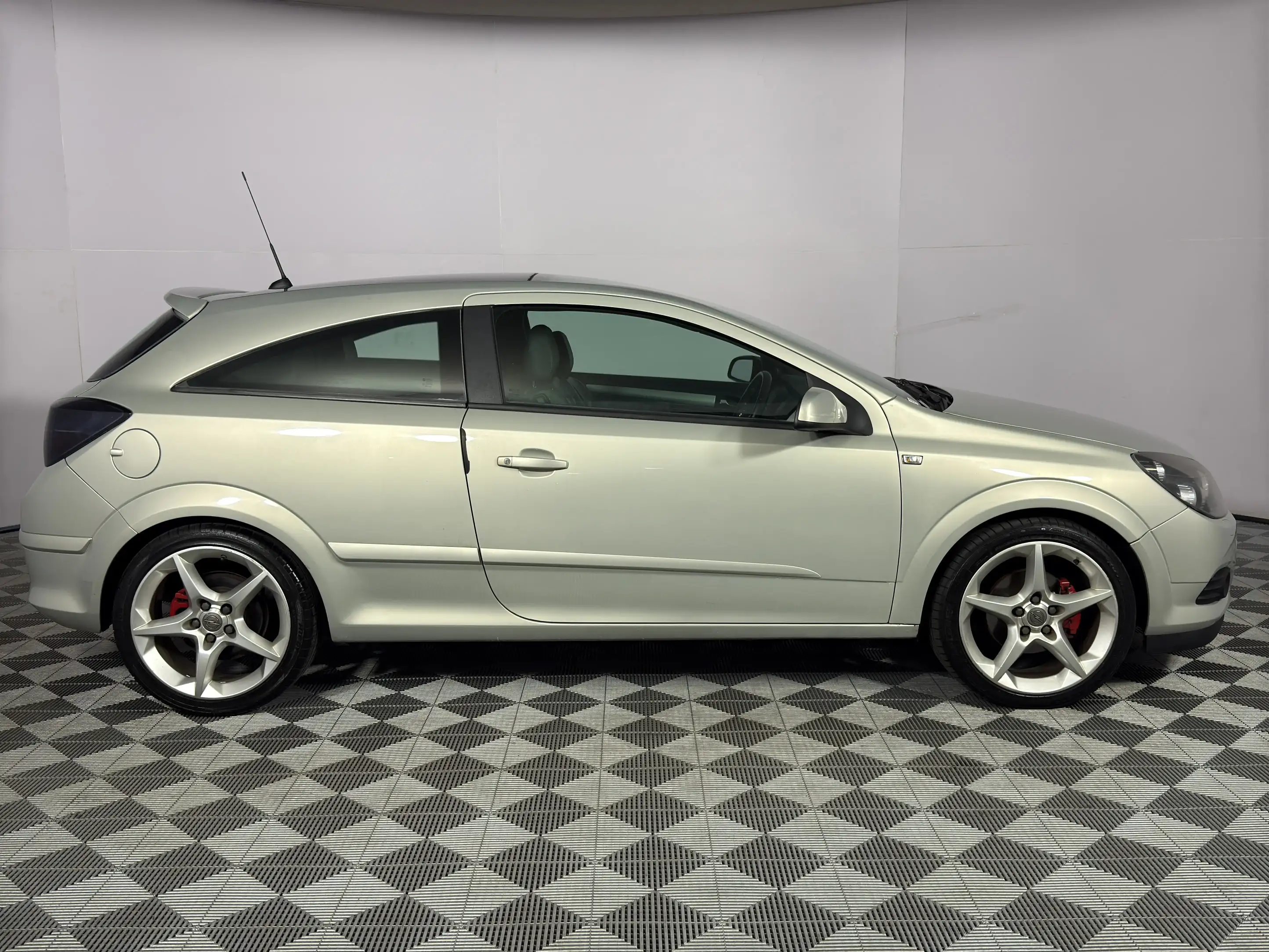 We Buy Cars | 2006 Opel Astra — Stock Number 633F03160