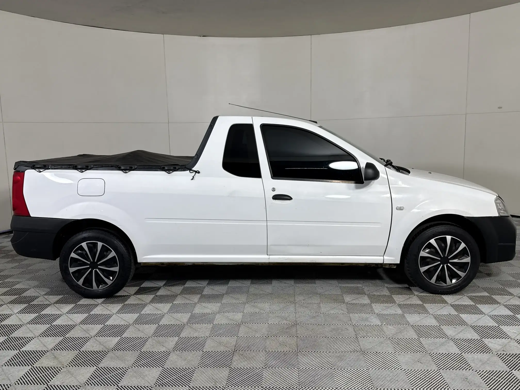 Nissan NP200