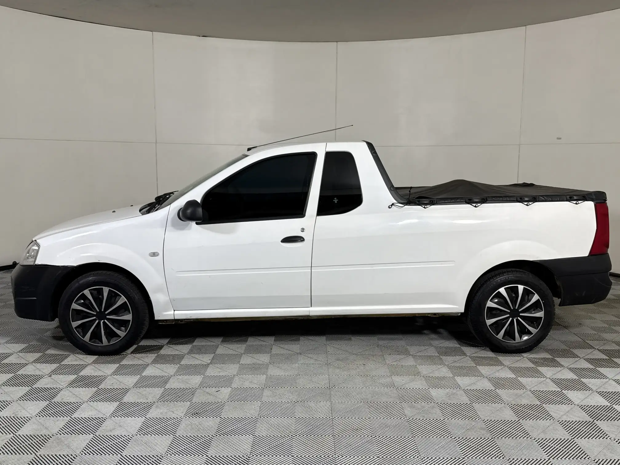 Nissan NP200