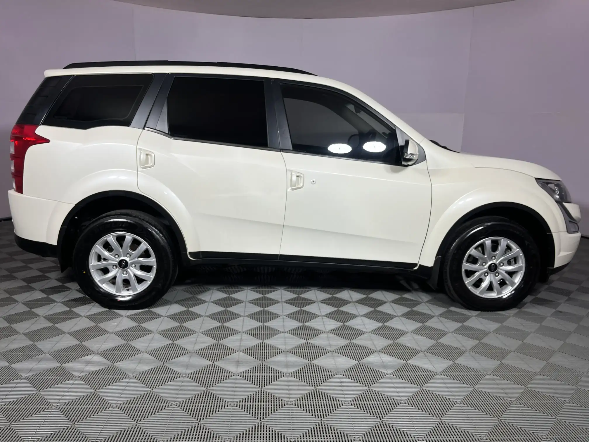 Mahindra XUV