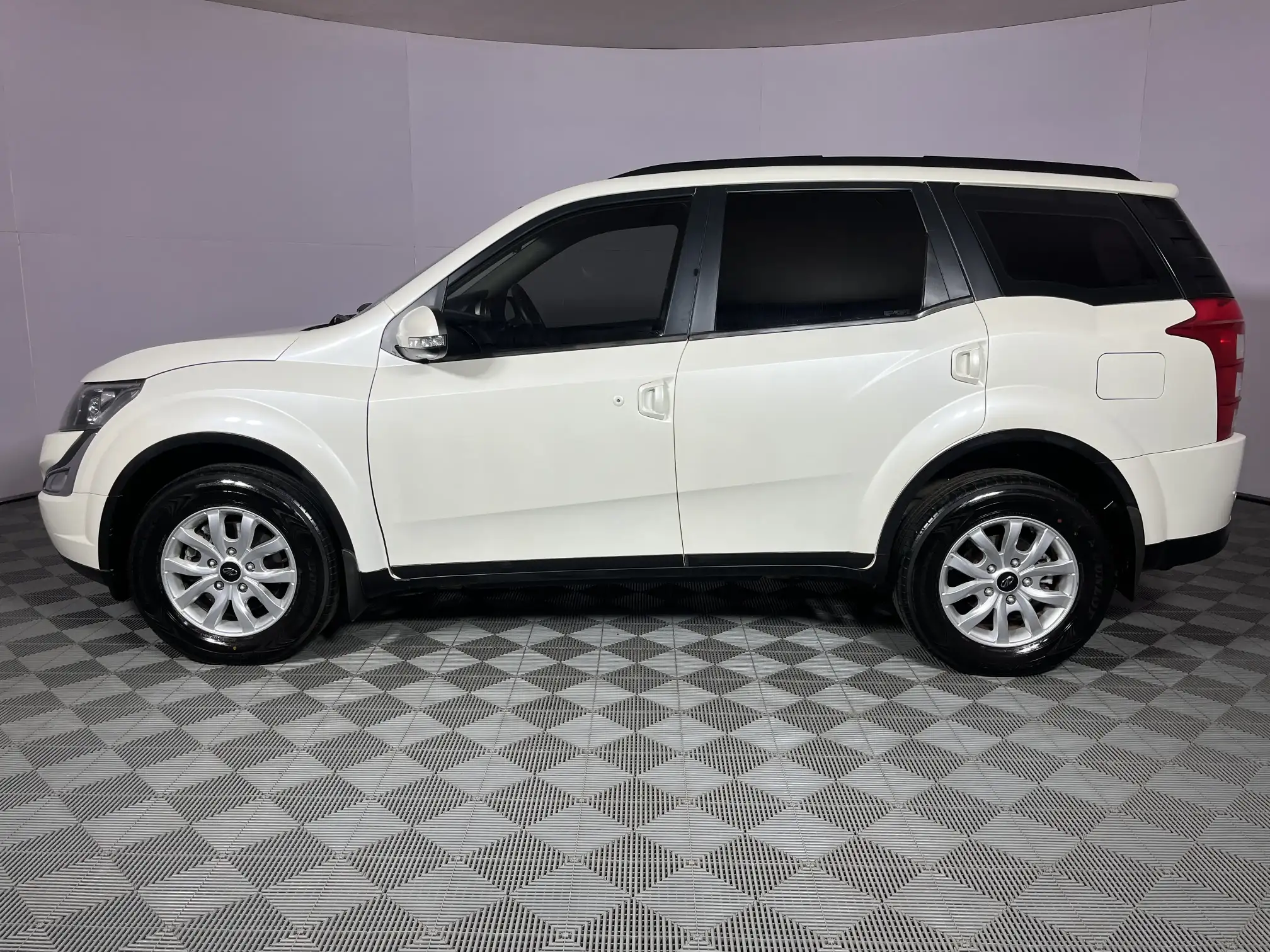 Mahindra XUV