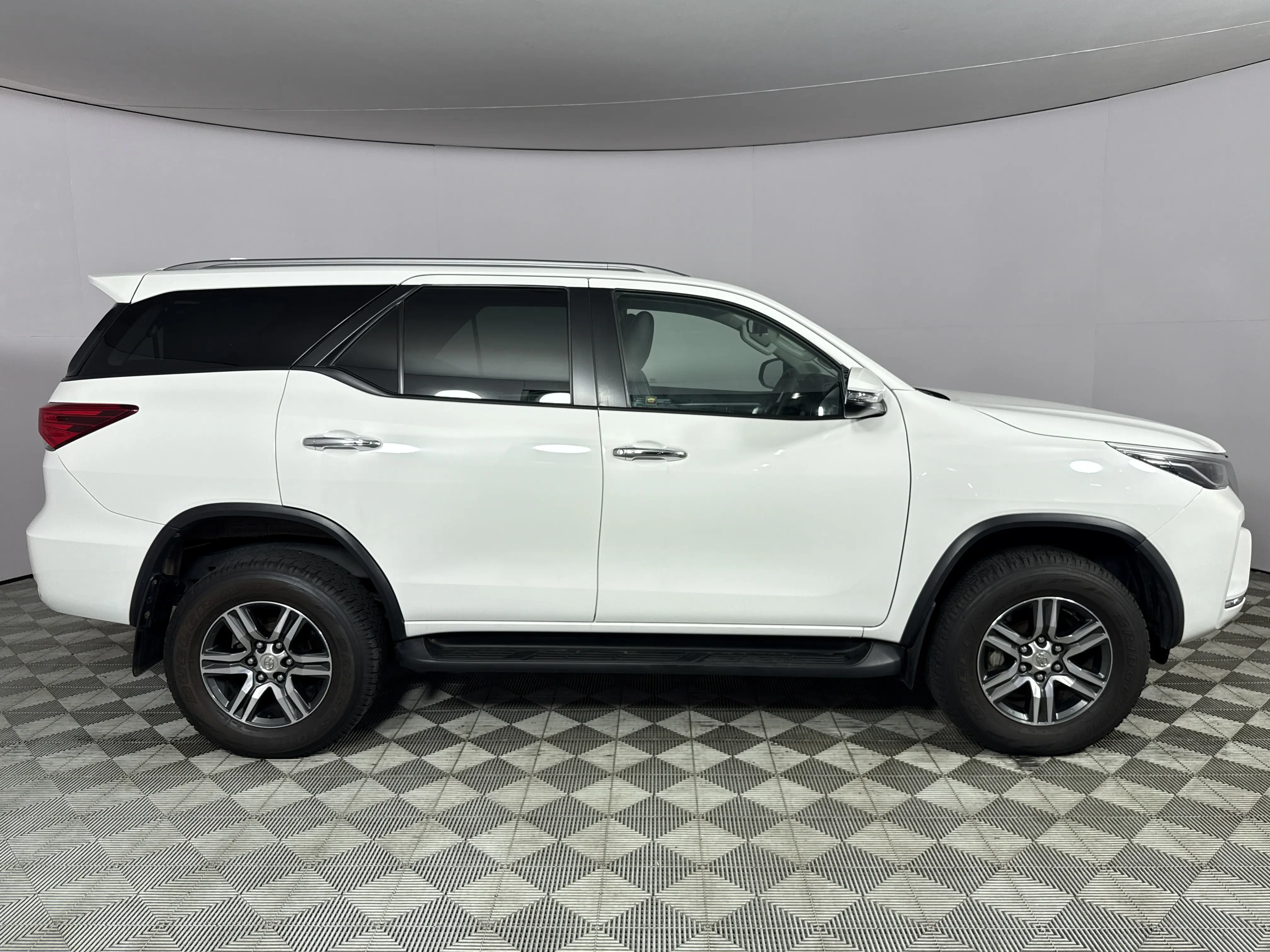 2021 Toyota Fortuner 2.4gd-6 R/B Auto, photo 4