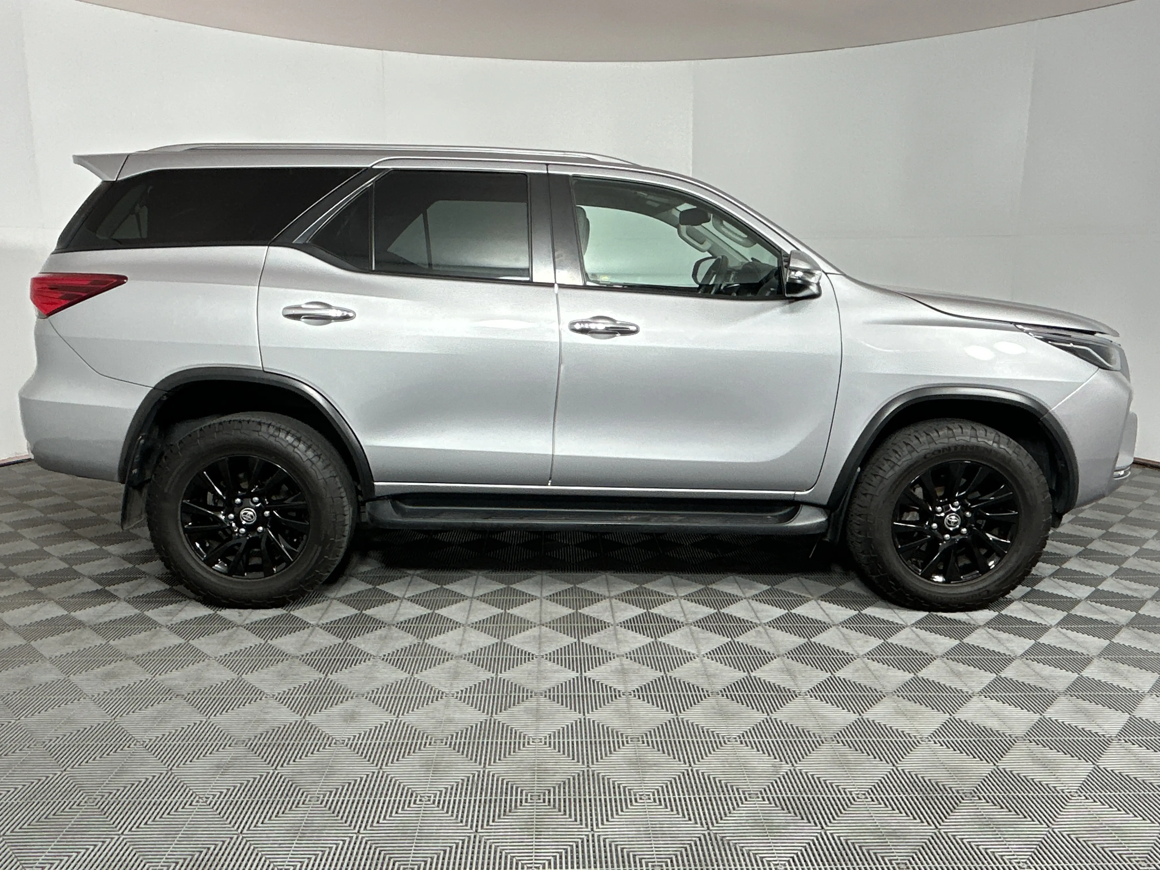 2023 Toyota Fortuner 2.8gd-6 R/B Auto, photo 4