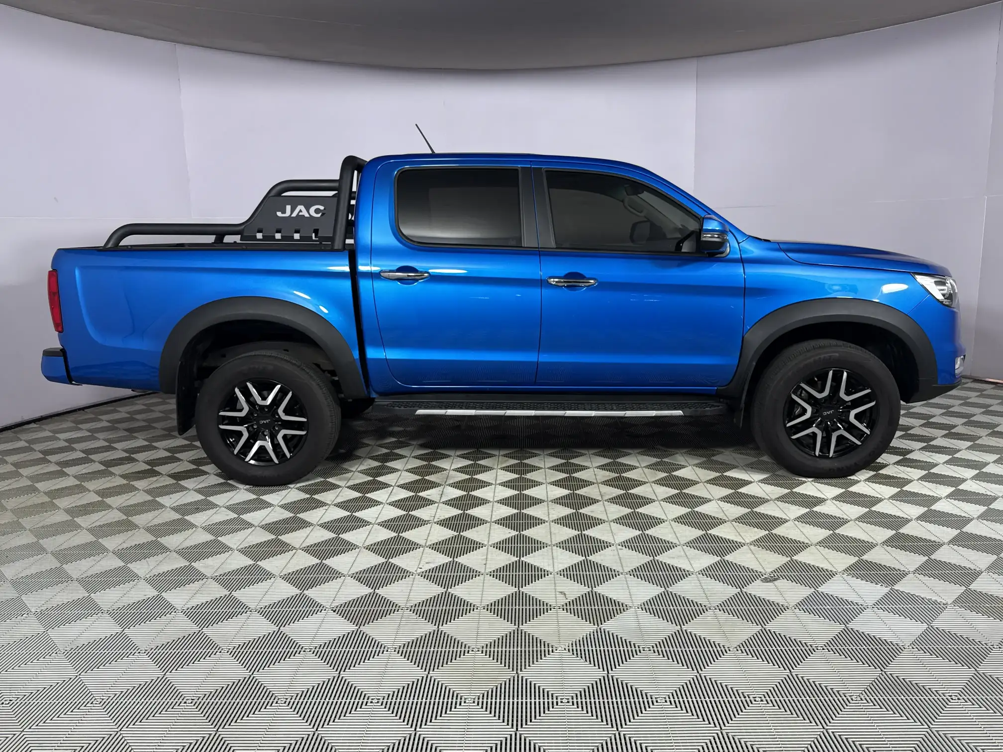 JAC T8