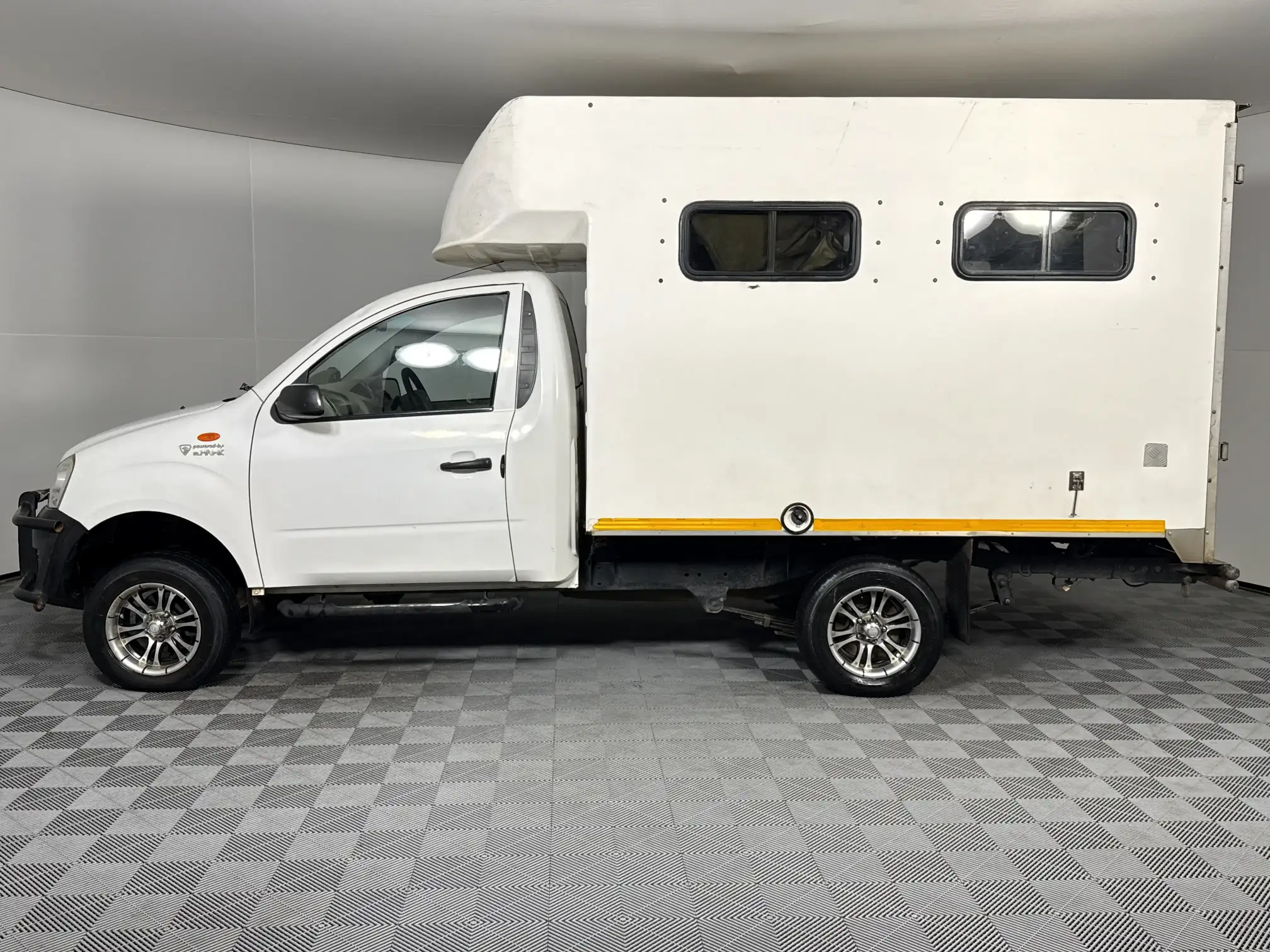 Mahindra Genio