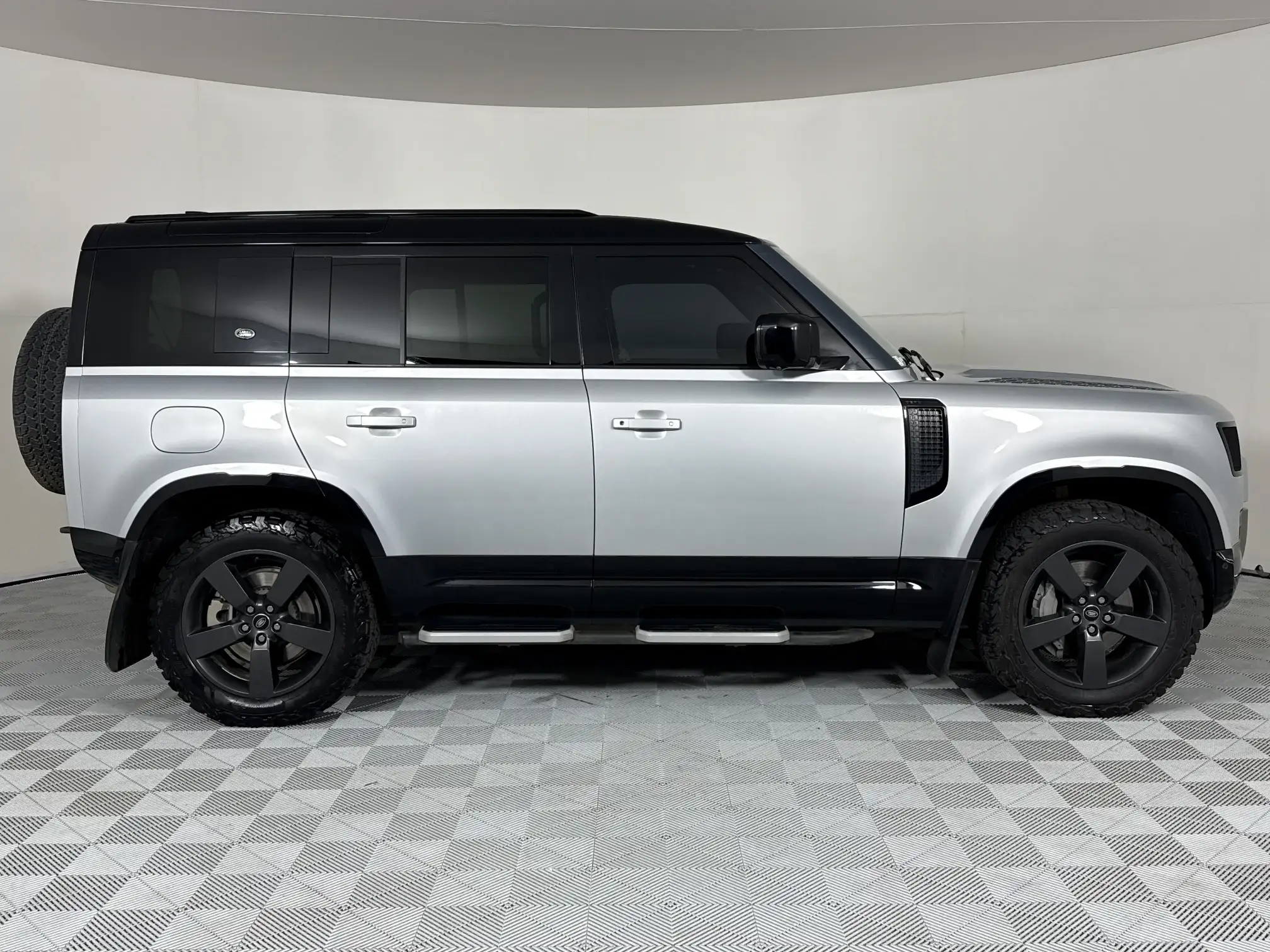 Land Rover Defender 110