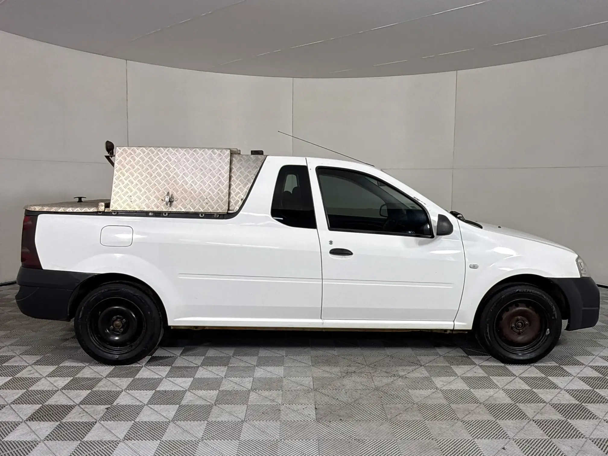 Nissan NP200
