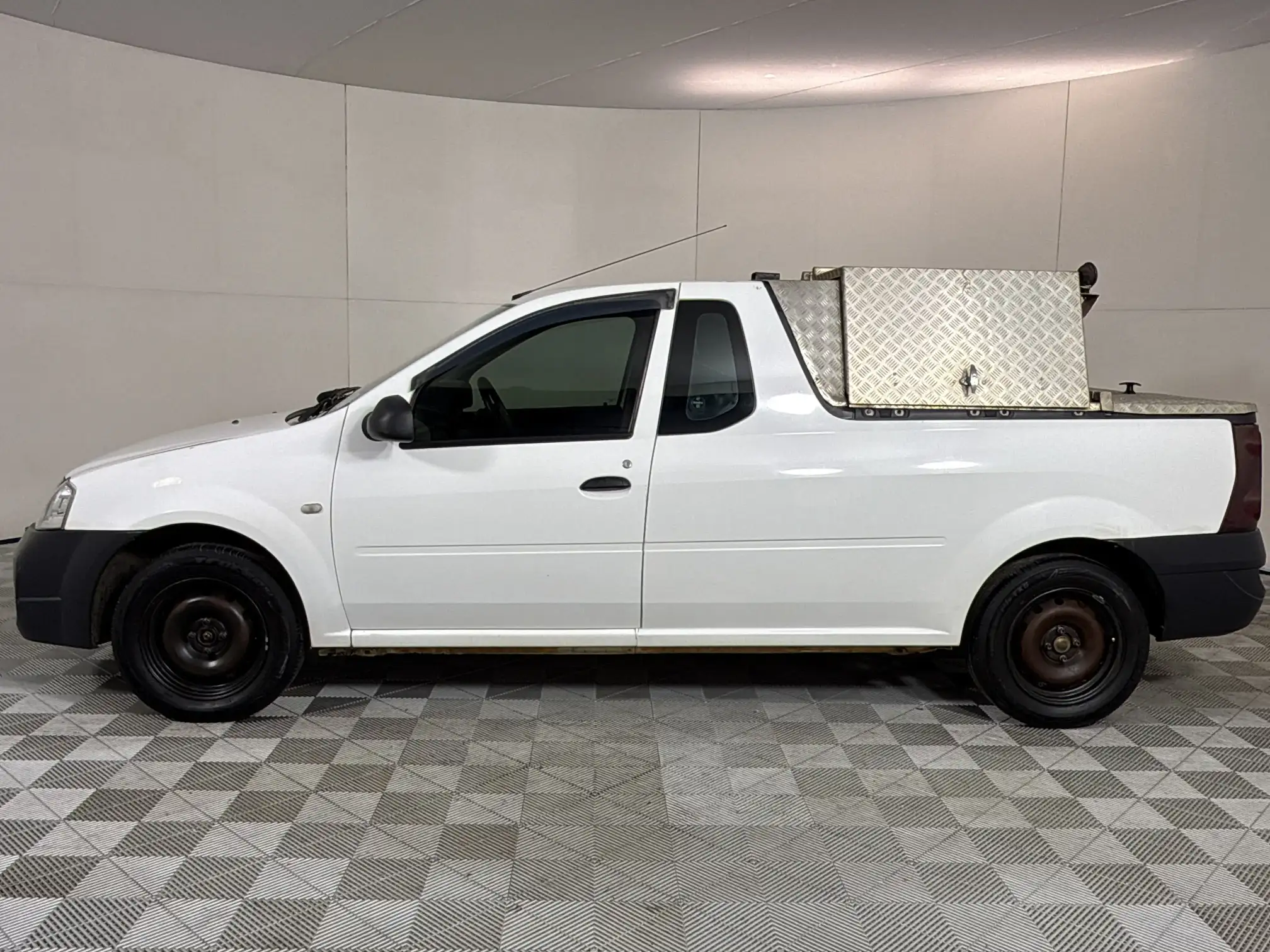 Nissan NP200