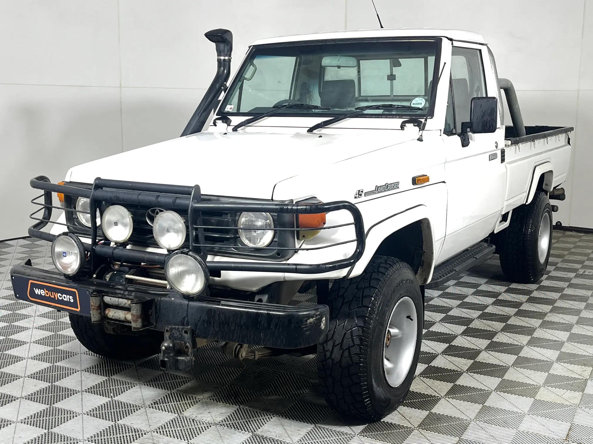 Toyota Land Cruiser 4.5 Petrol Pick Up for sale R 178 900 Carfind.co.za