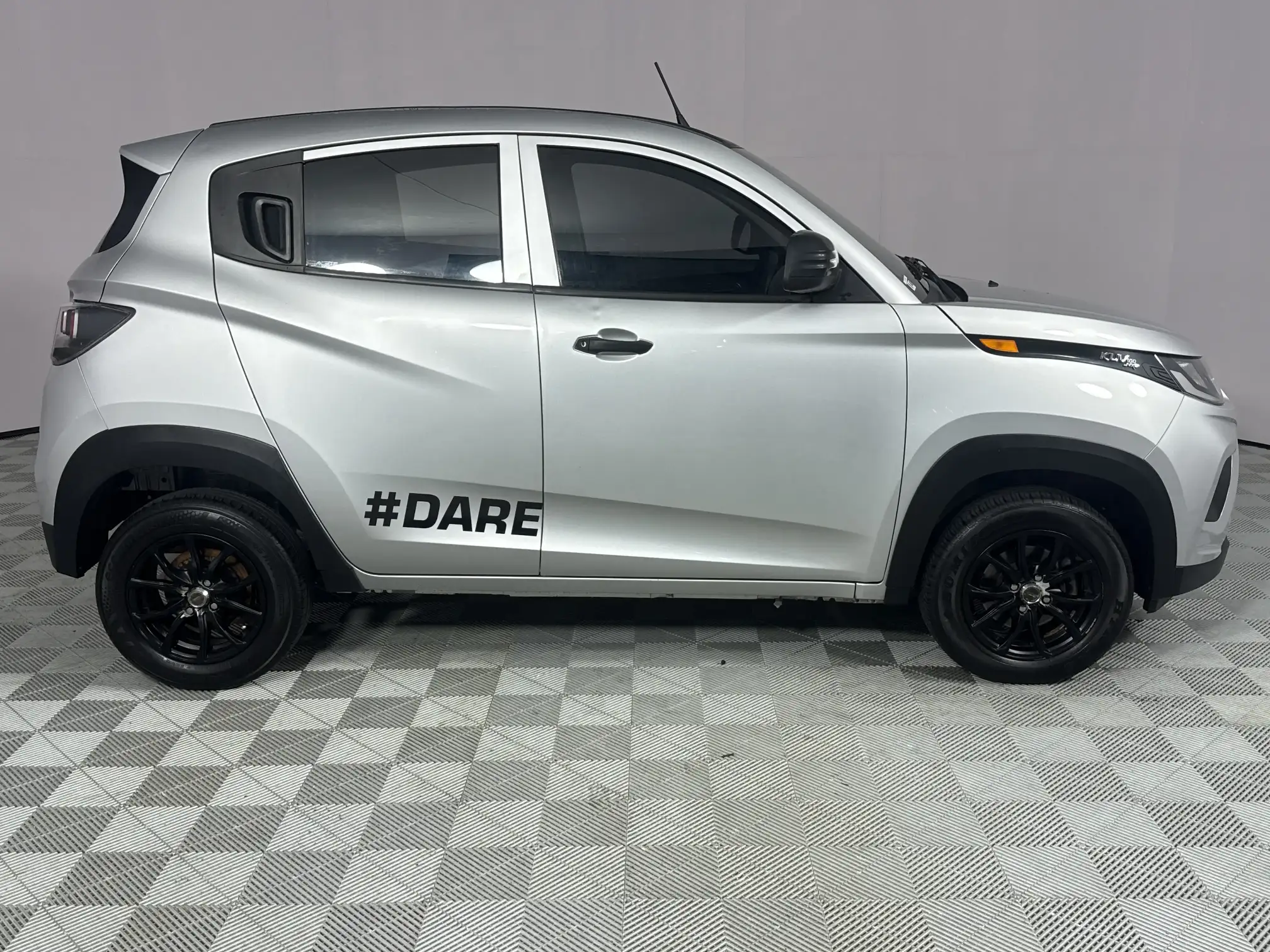 Mahindra KUV 100