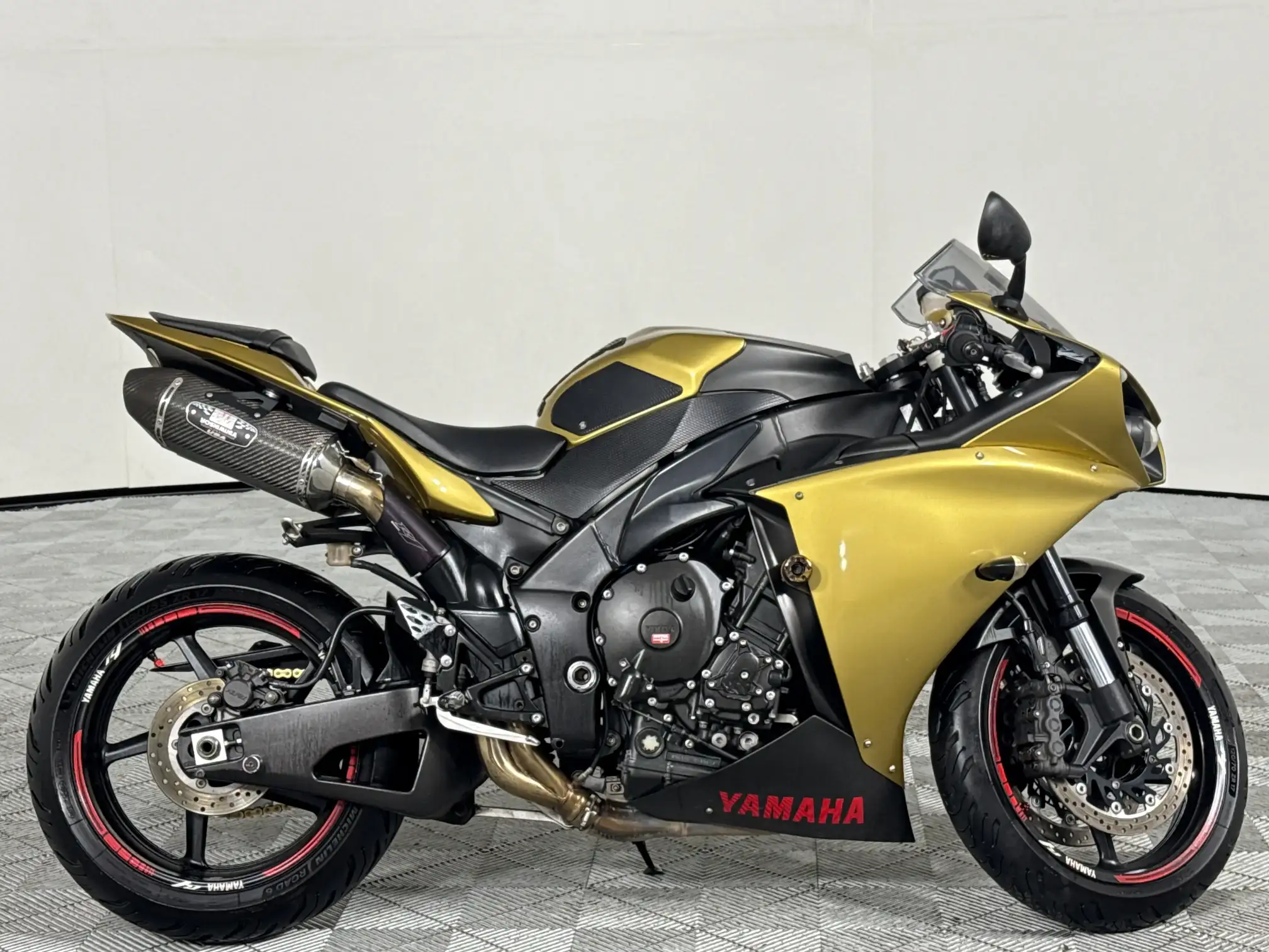 Yamaha YZF R1