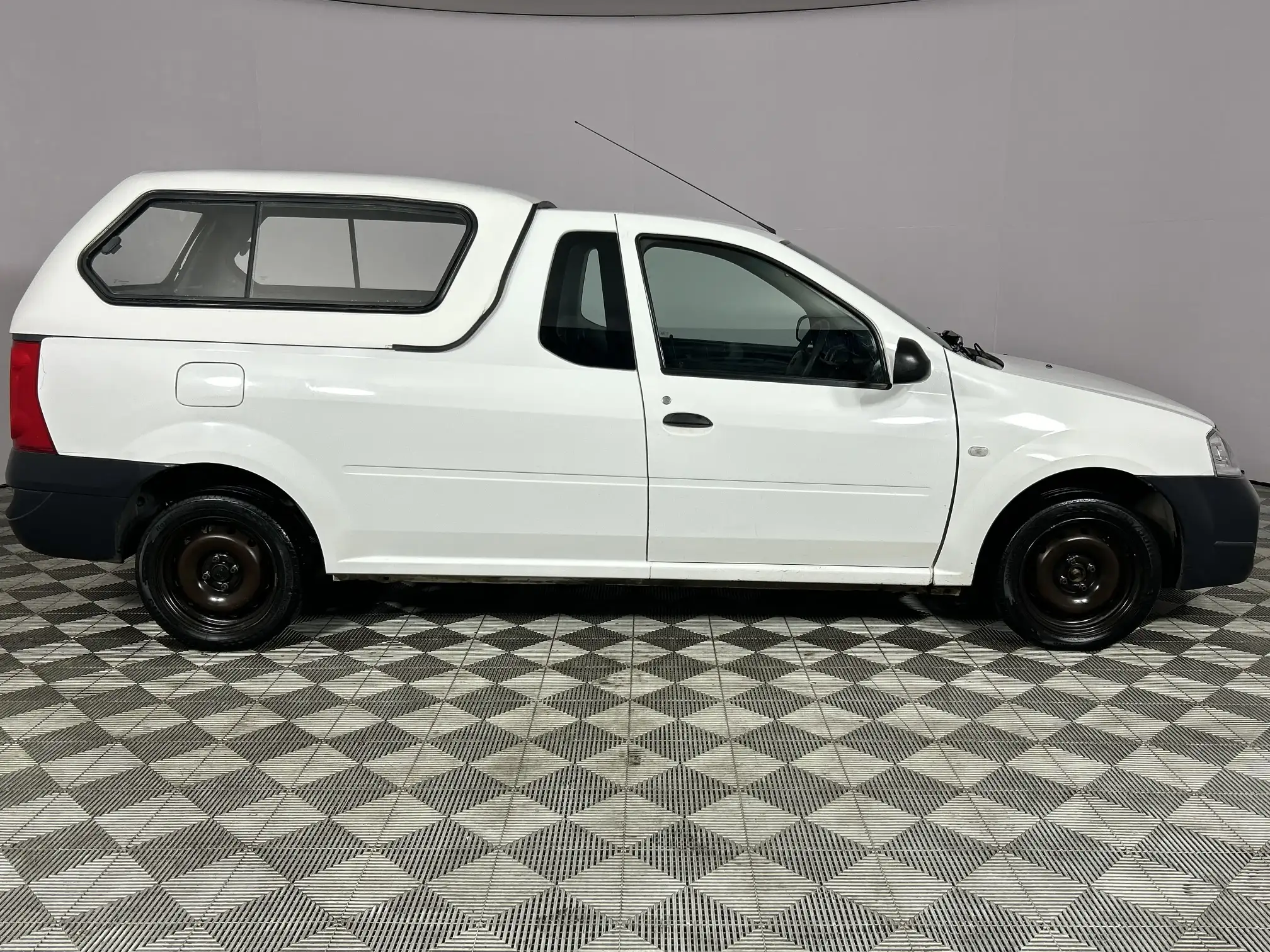 Nissan NP200