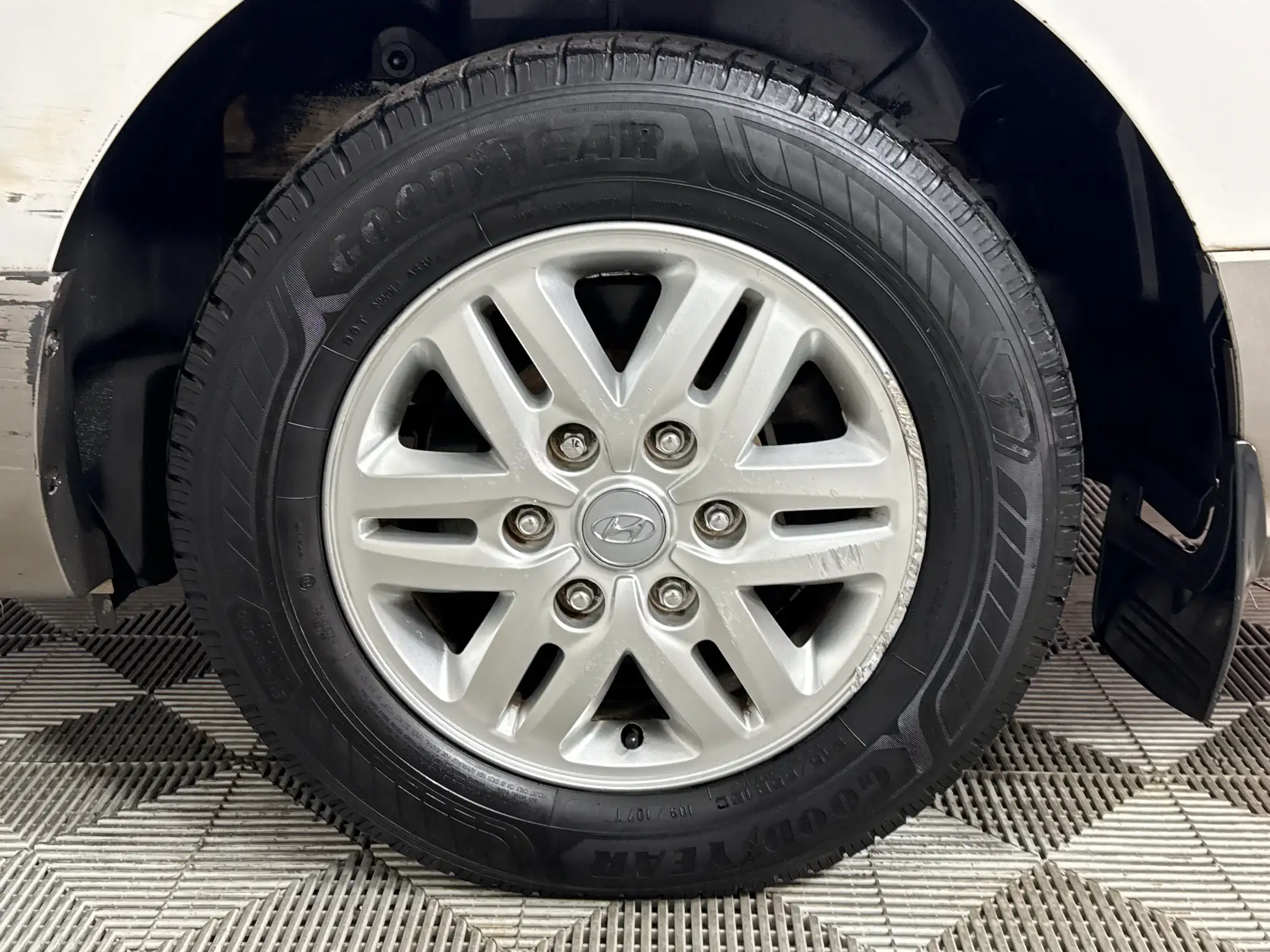 Hyundai H-1