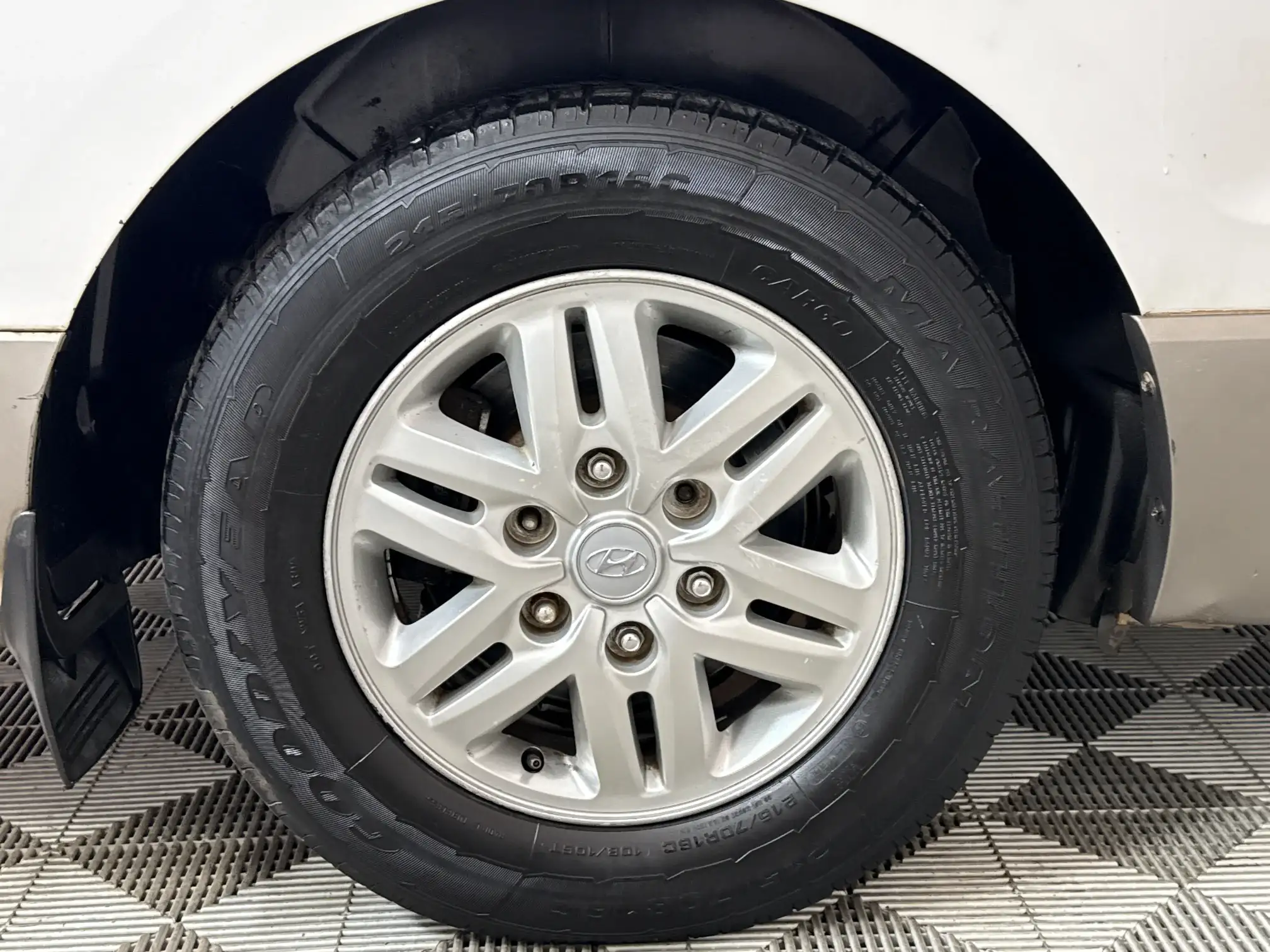 Hyundai H-1
