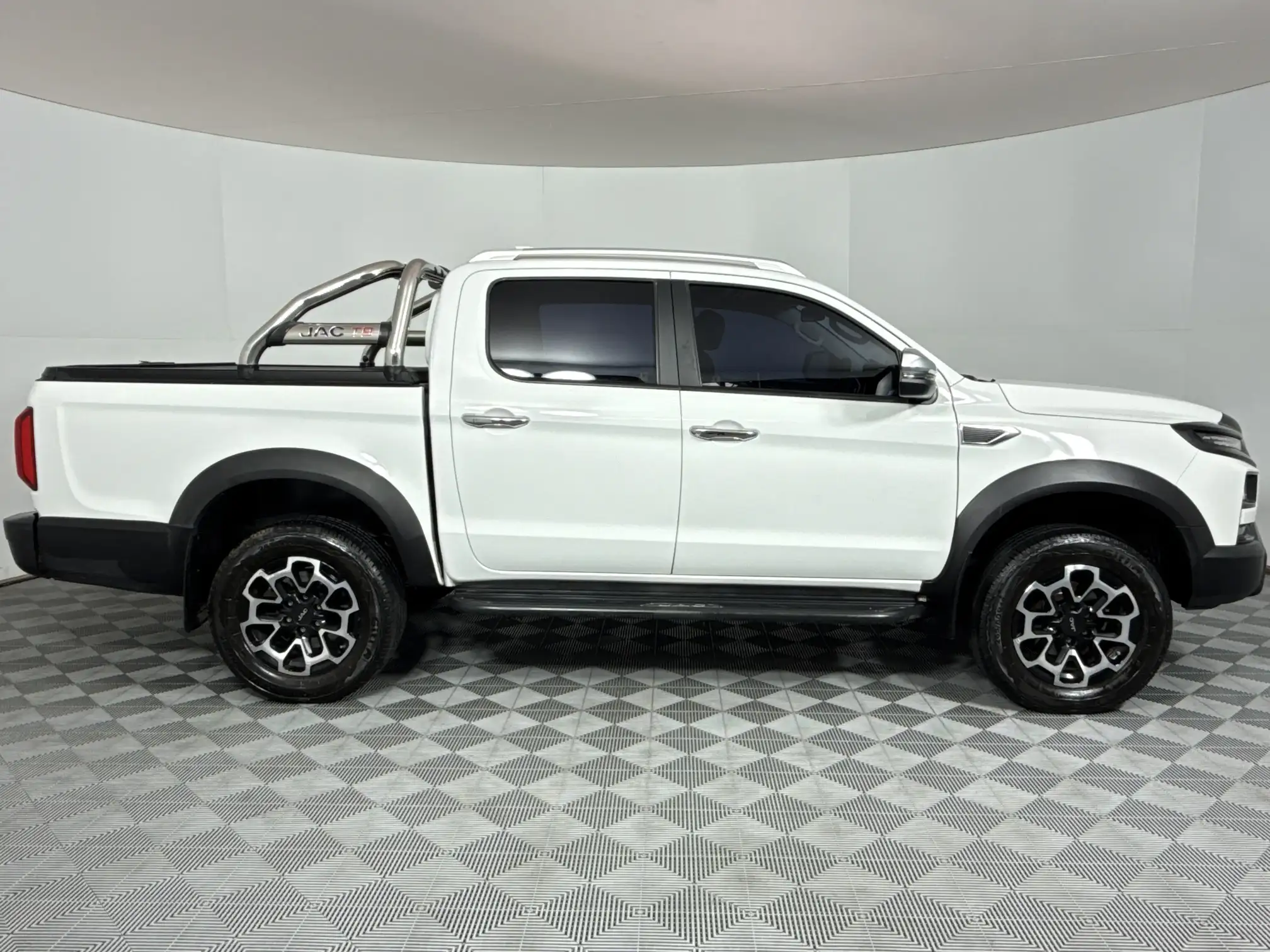JAC T9