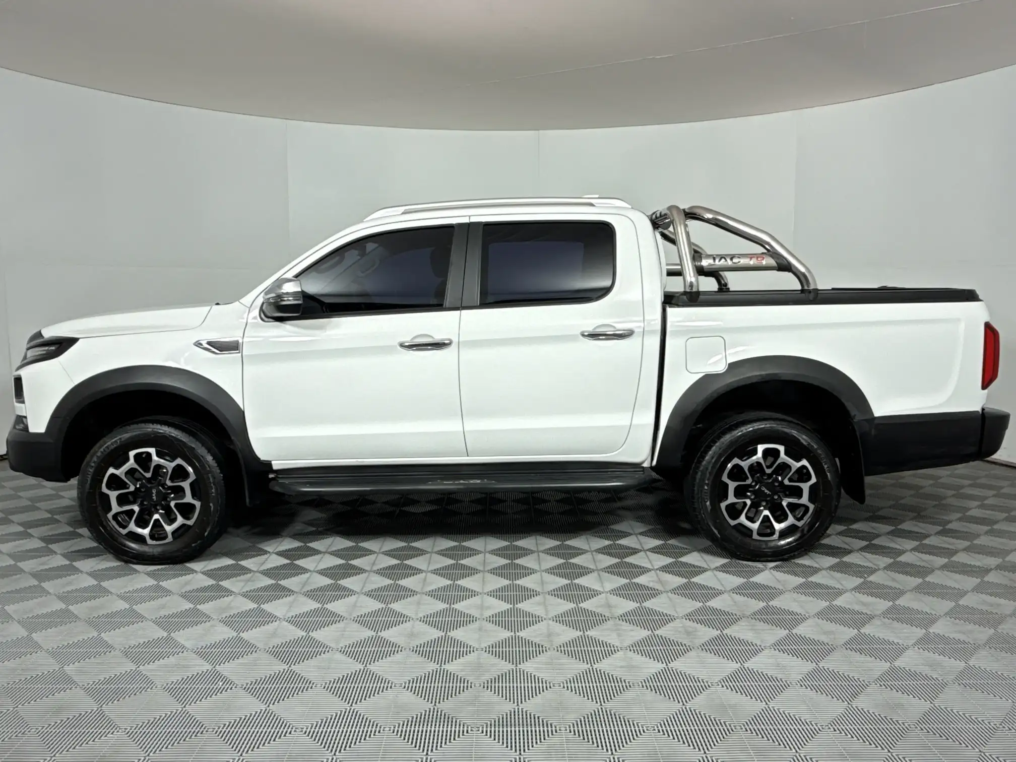 JAC T9