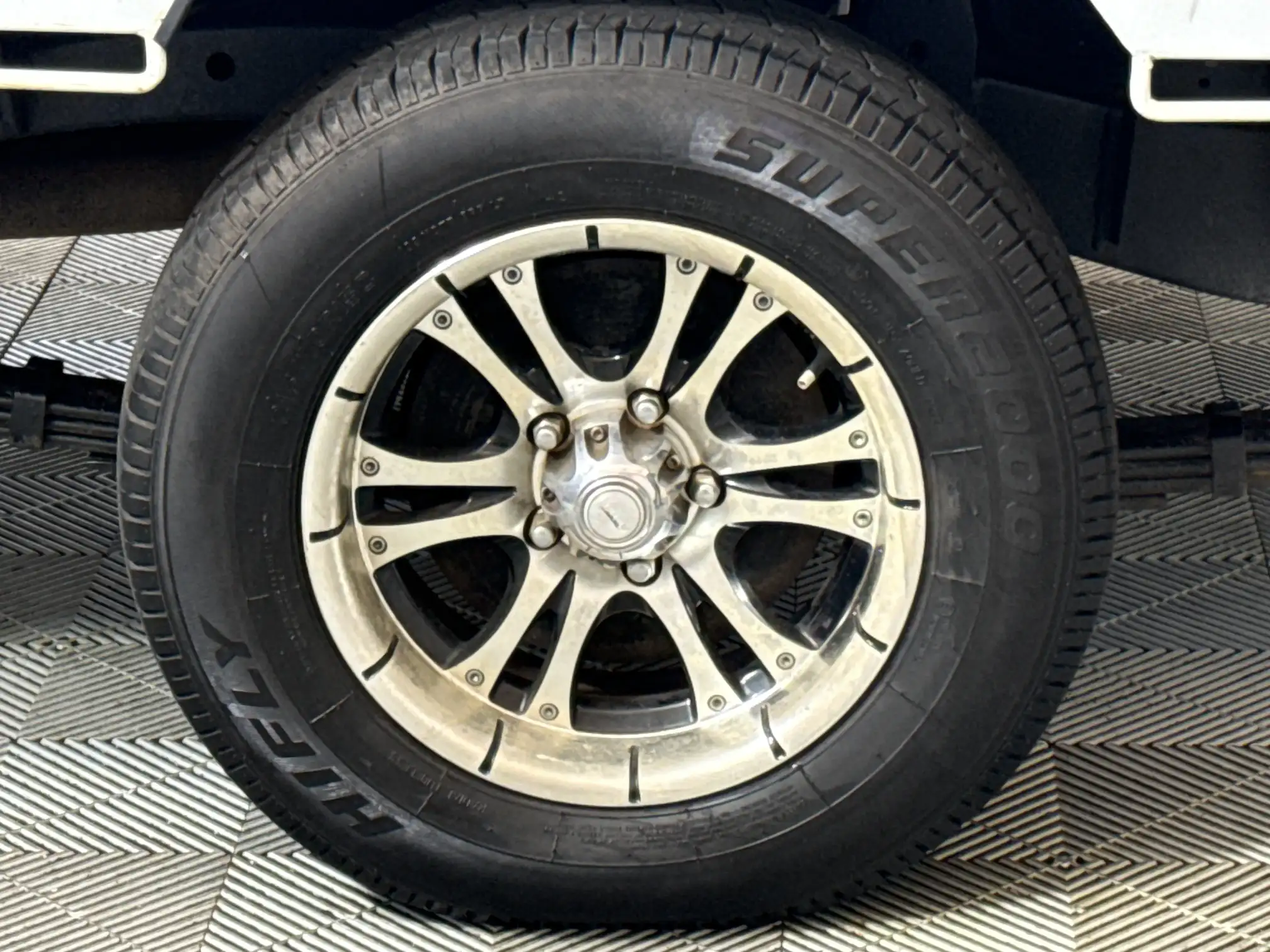 Mahindra Genio