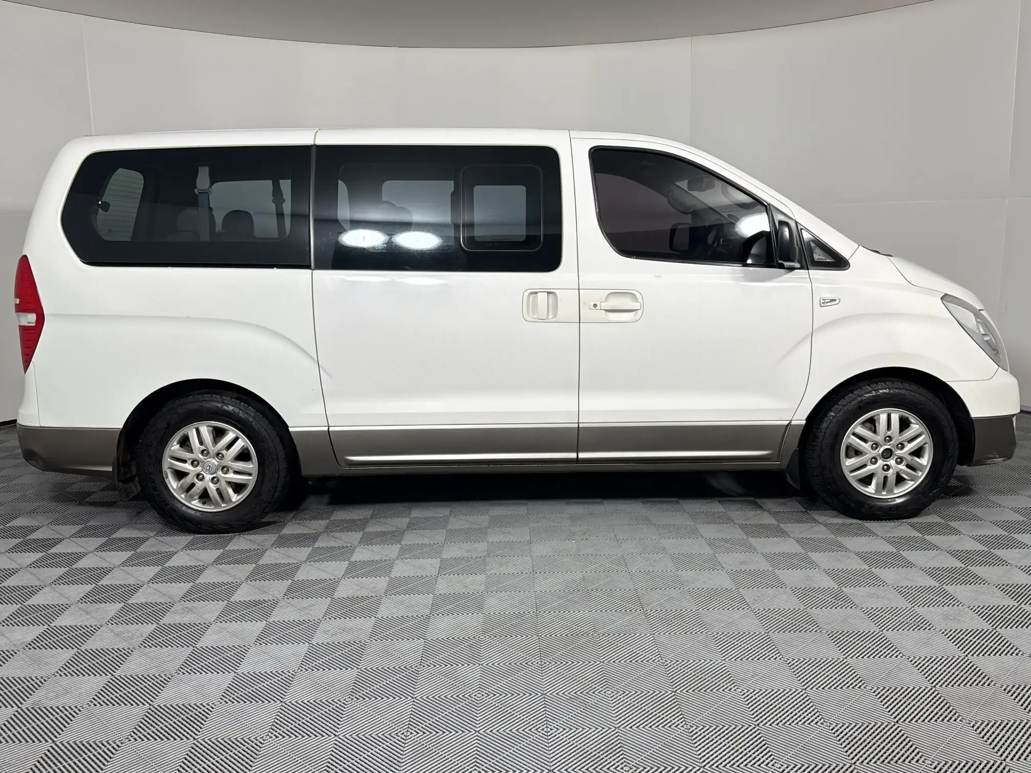 Hyundai H-1