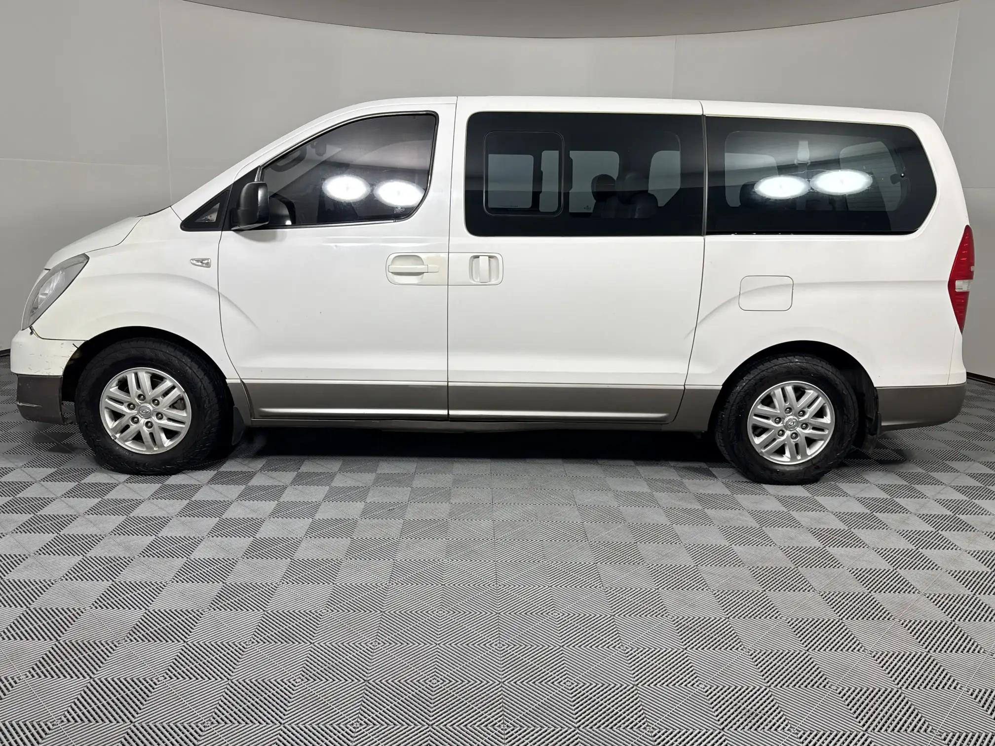 Hyundai H-1