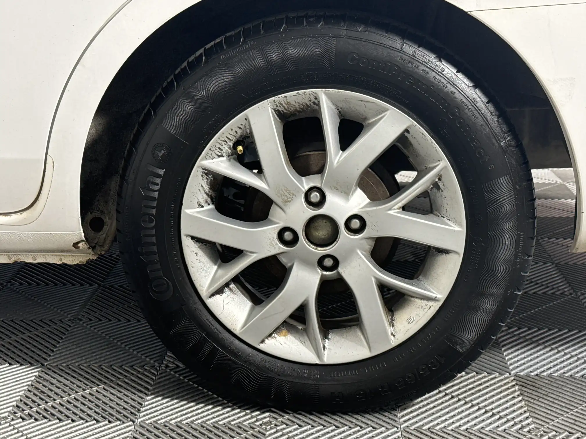 Nissan Almera