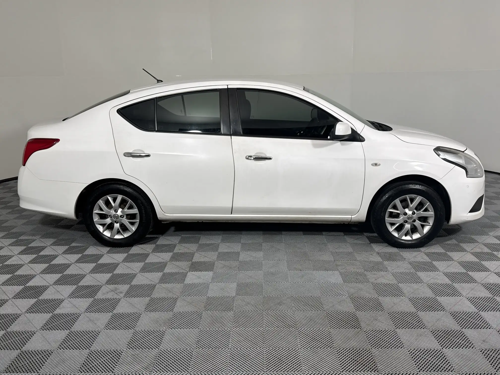 Nissan Almera