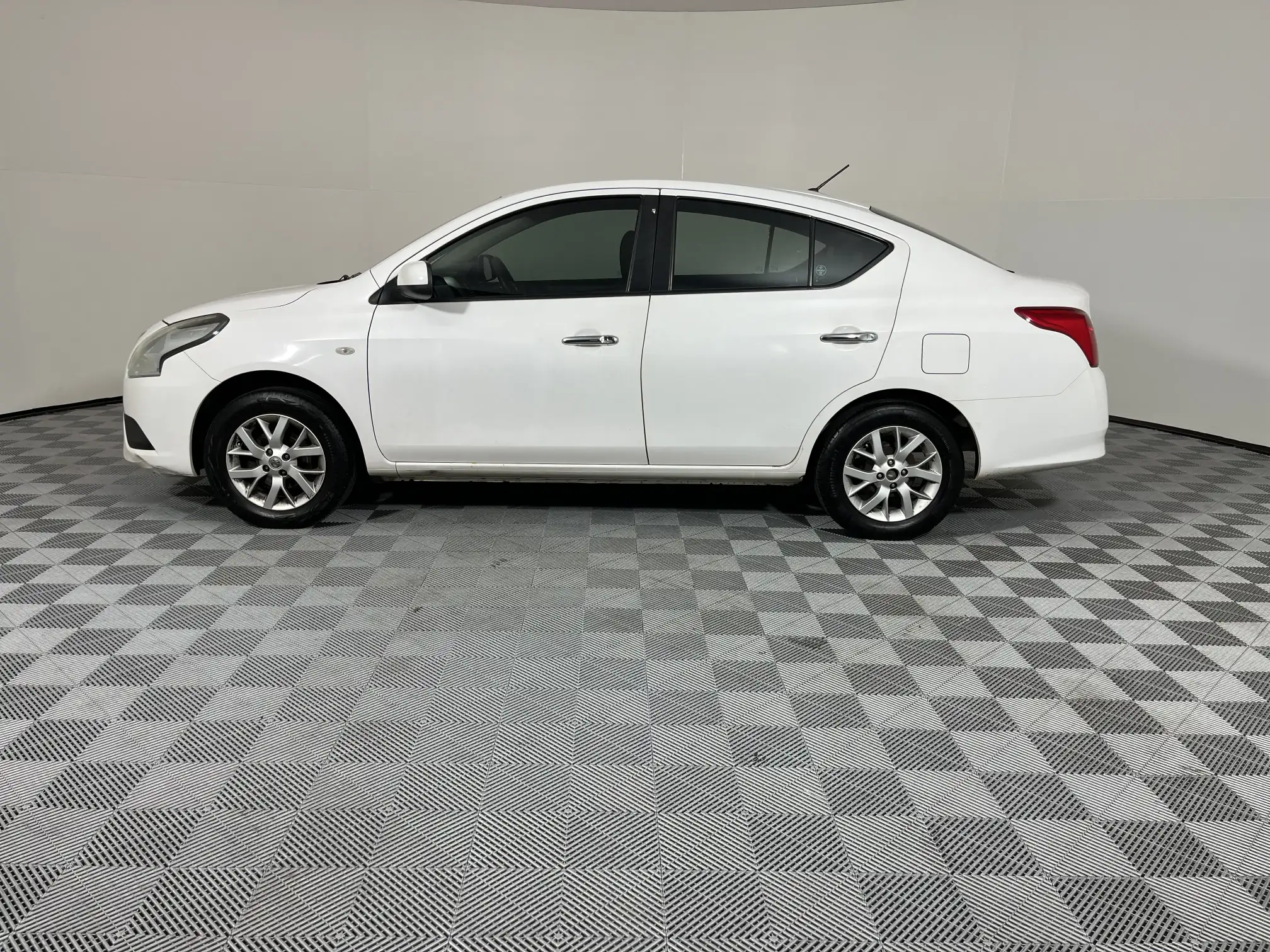 Nissan Almera