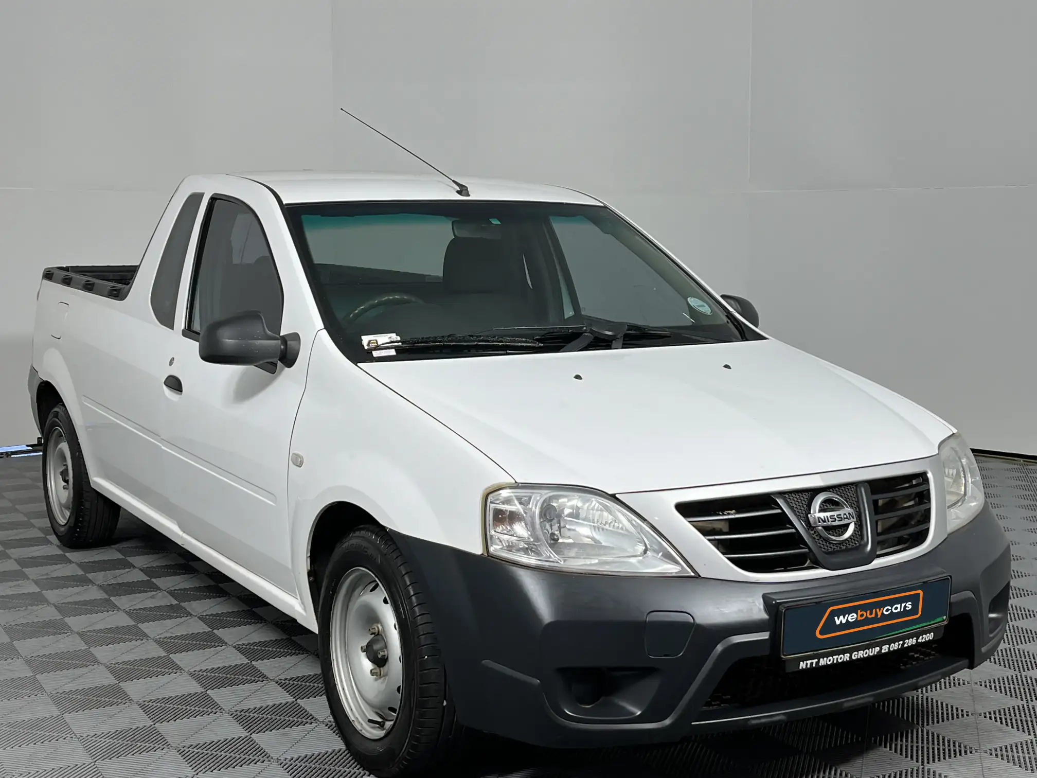 Nissan NP200