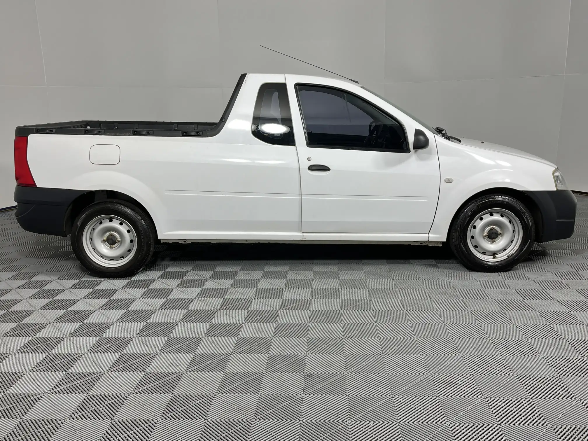 Nissan NP200