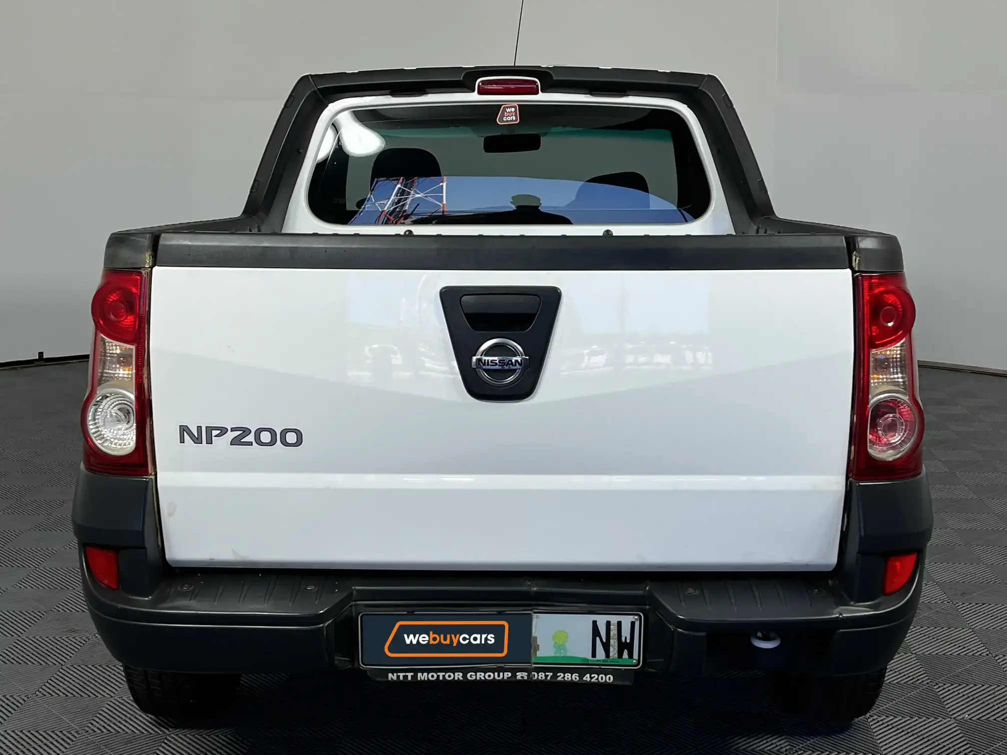 Nissan NP200