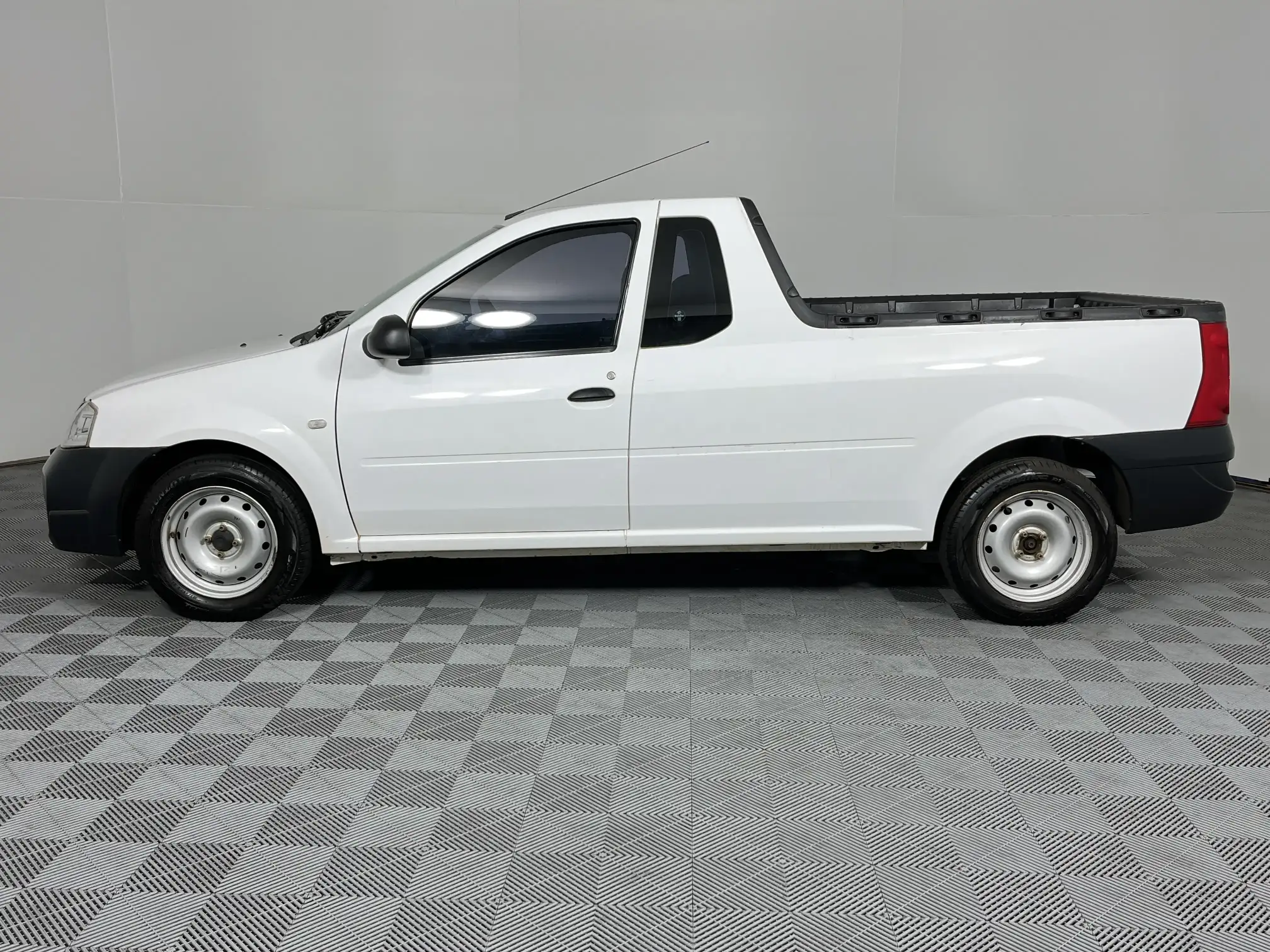 Nissan NP200