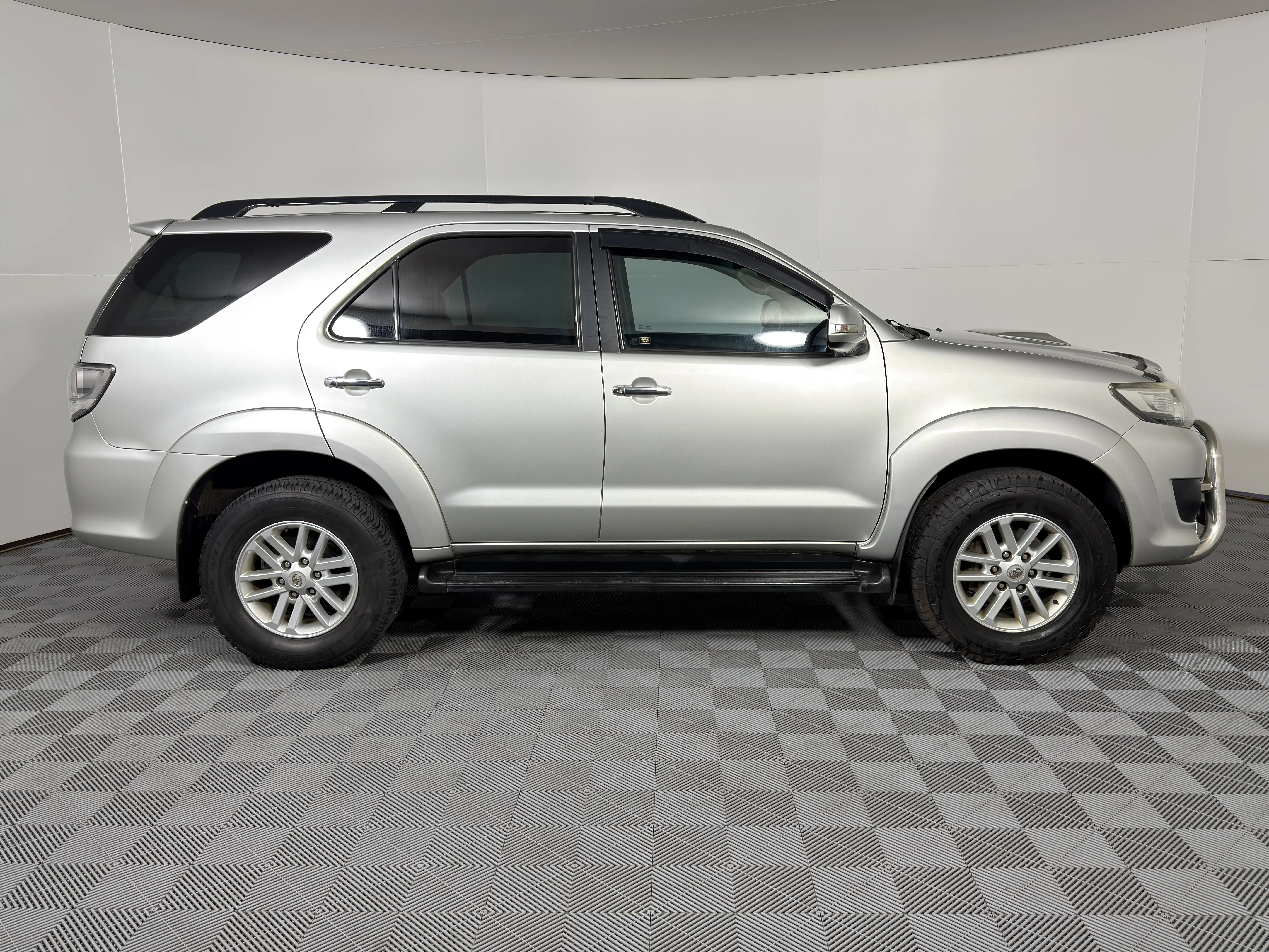 2014 Toyota Fortuner 3.0d-4d R/B Auto, photo 4