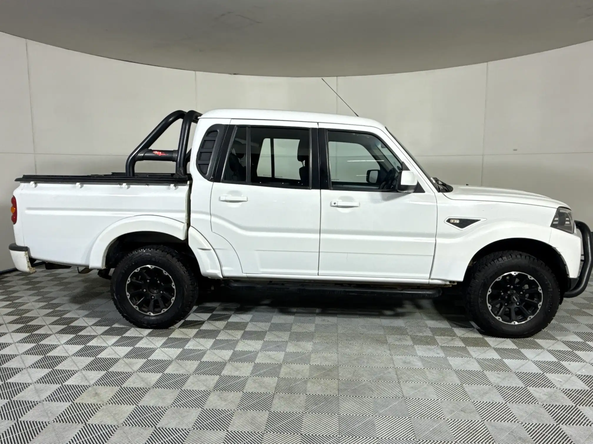 Mahindra PIK UP