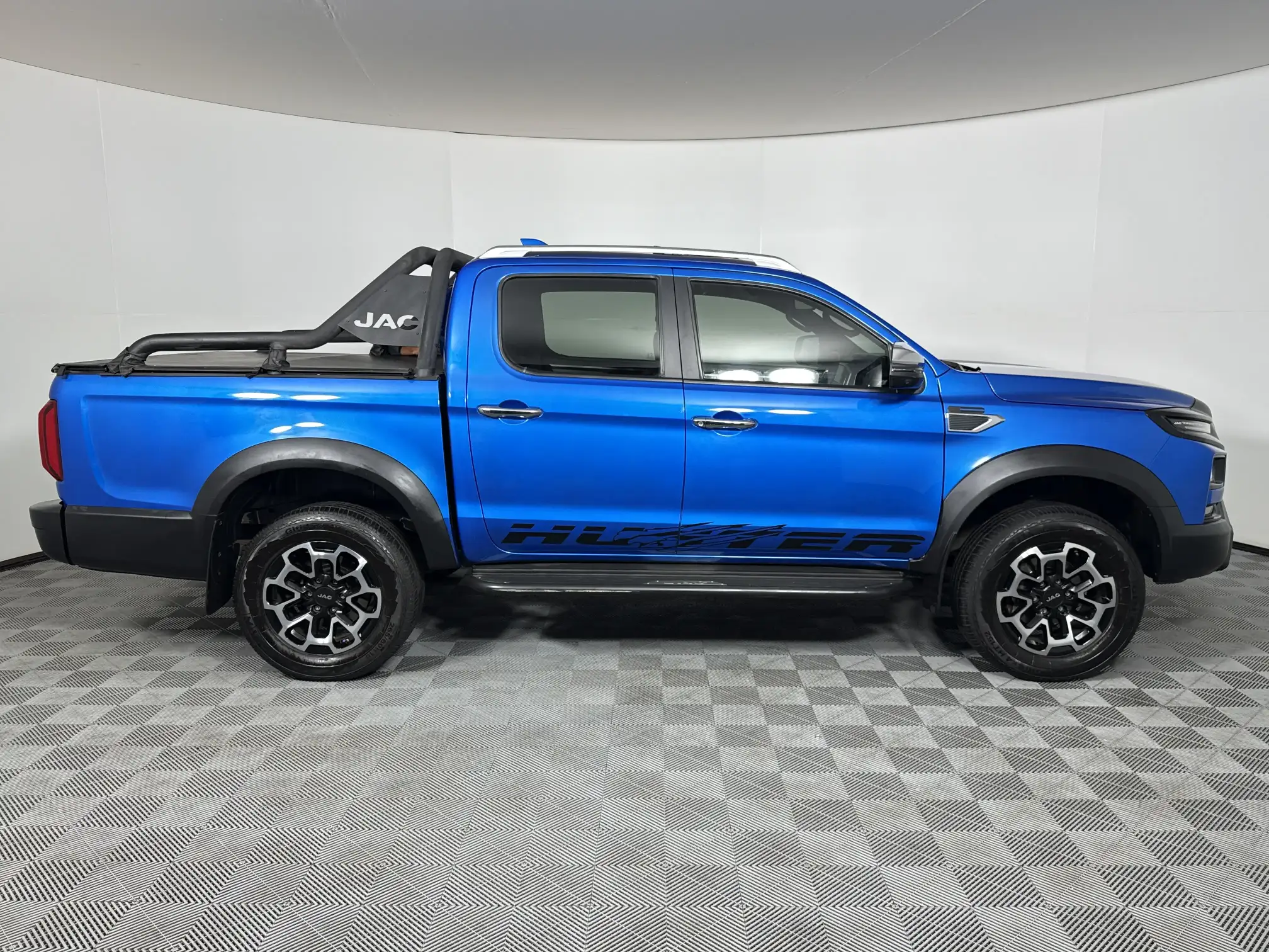 JAC T9