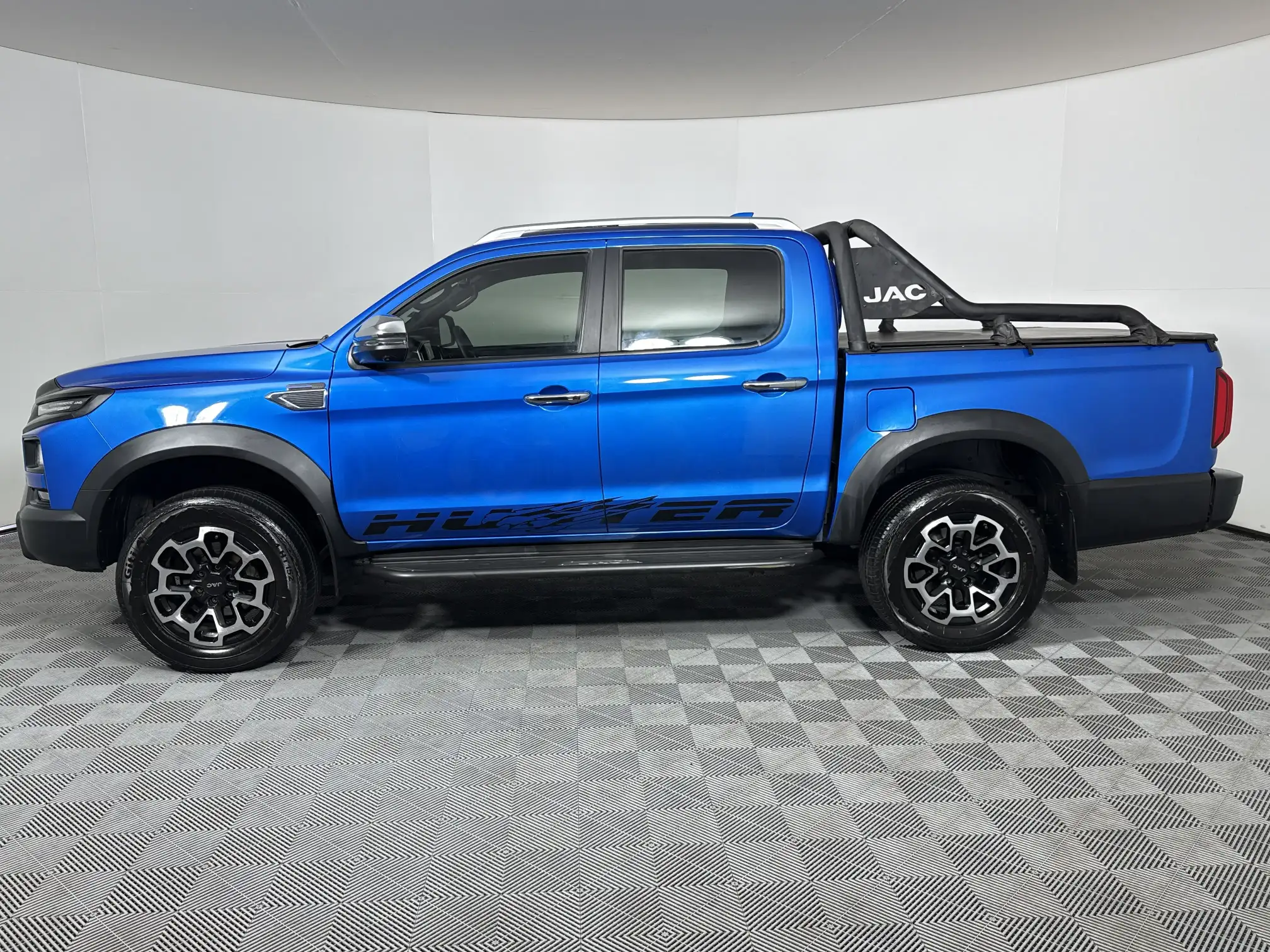 JAC T9