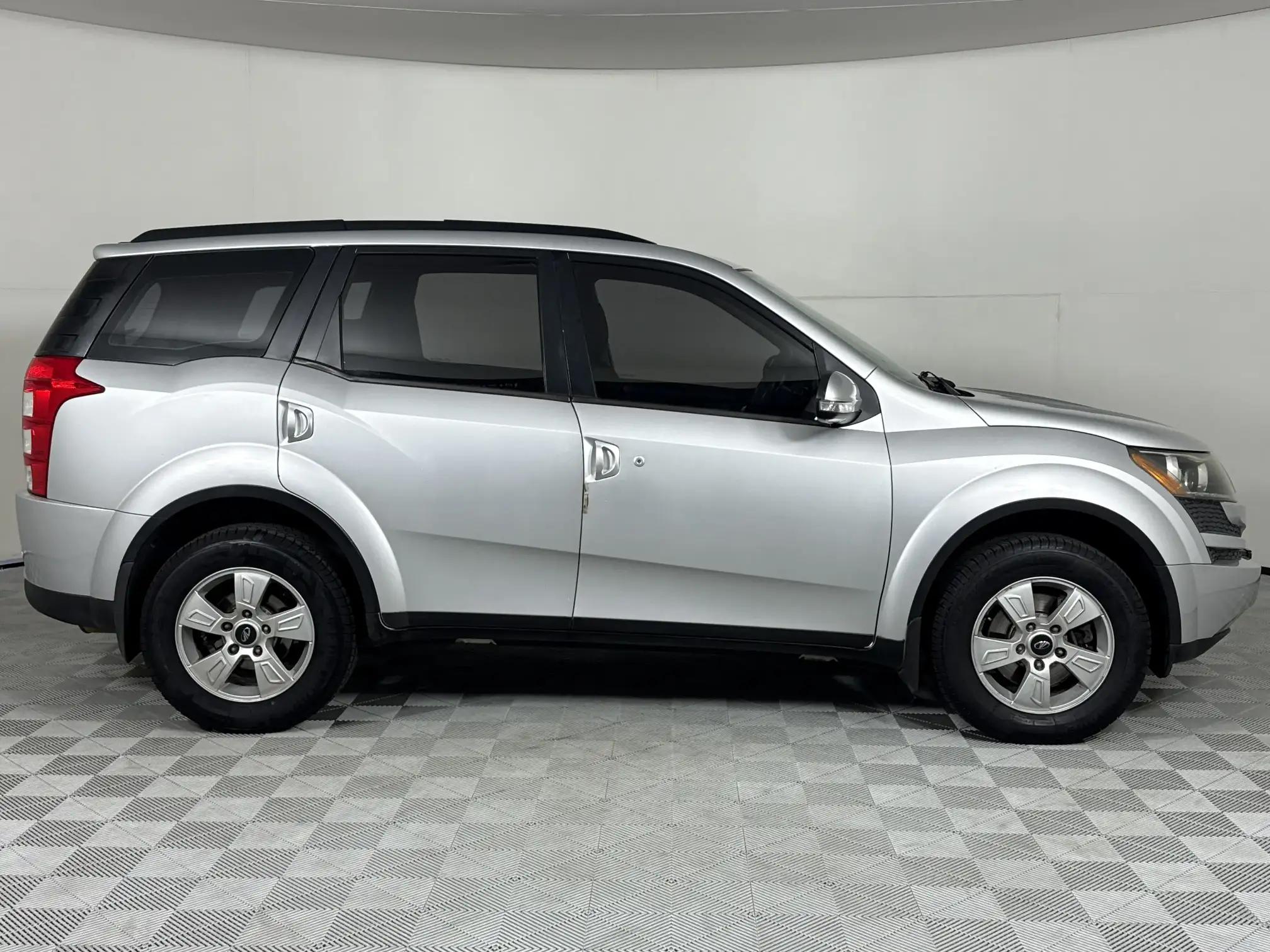 Mahindra XUV