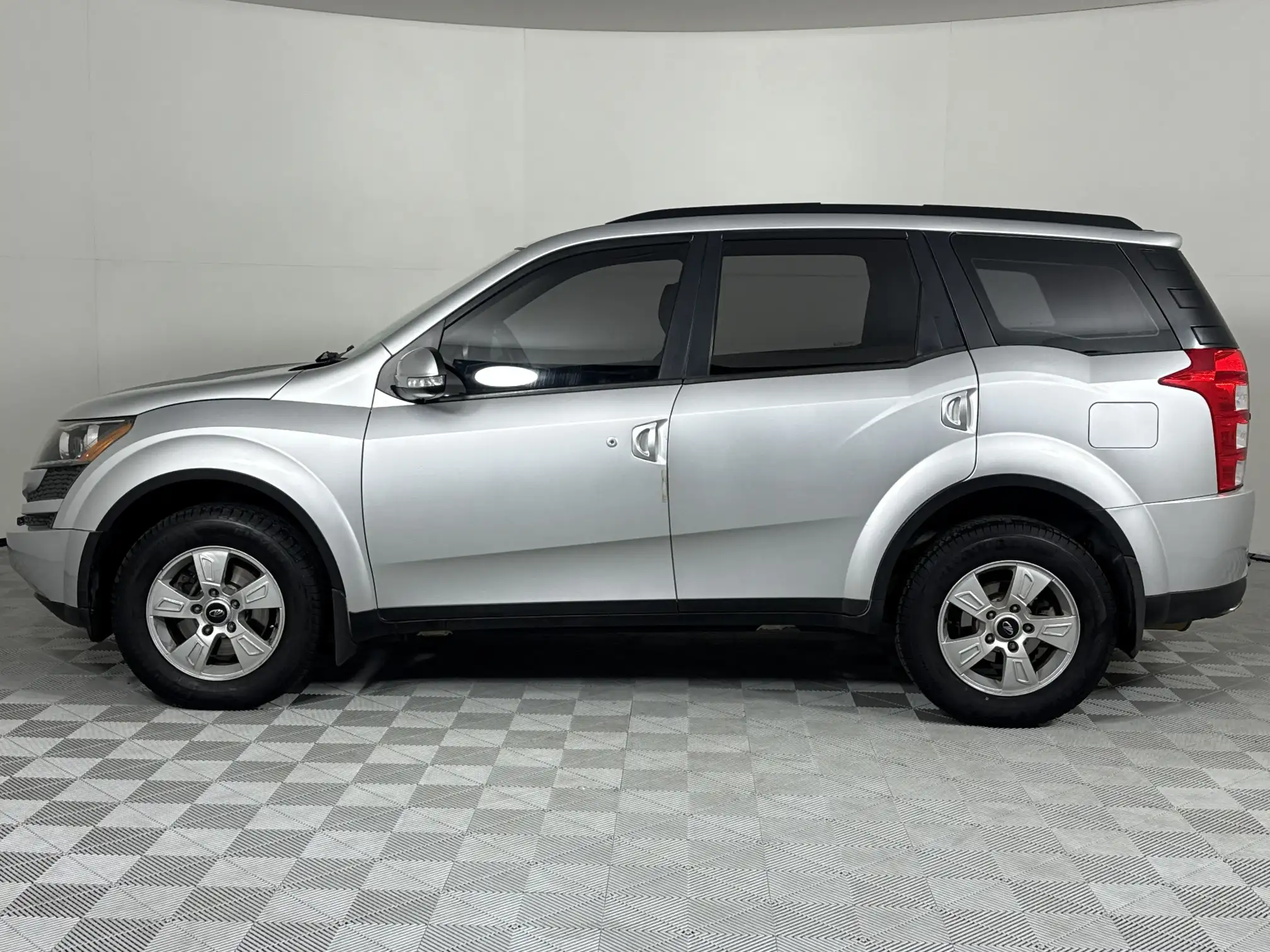 Mahindra XUV