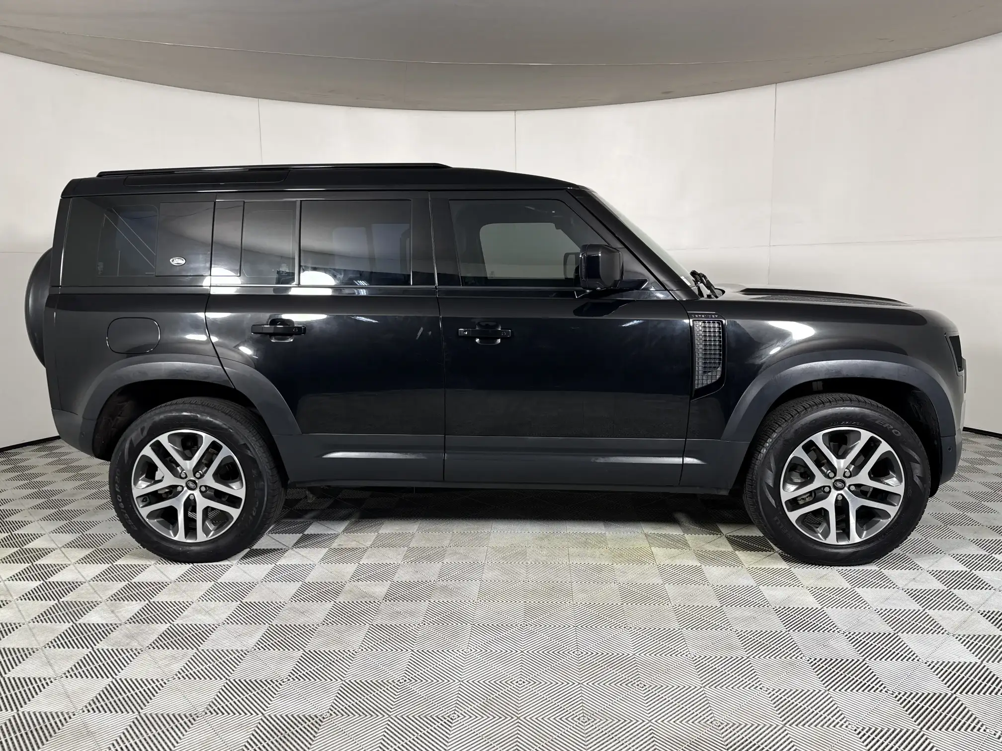 Land Rover Defender 110