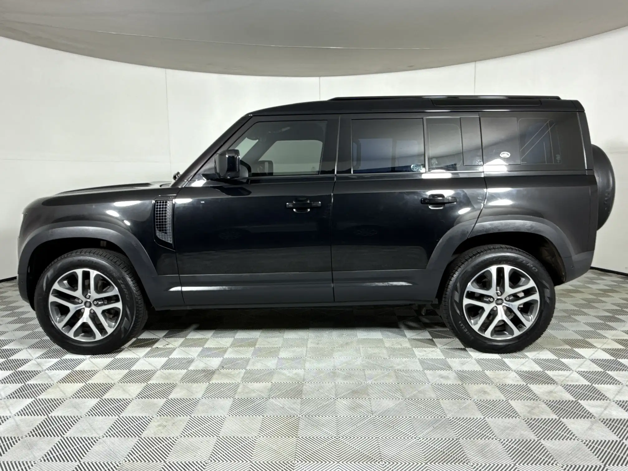 Land Rover Defender 110