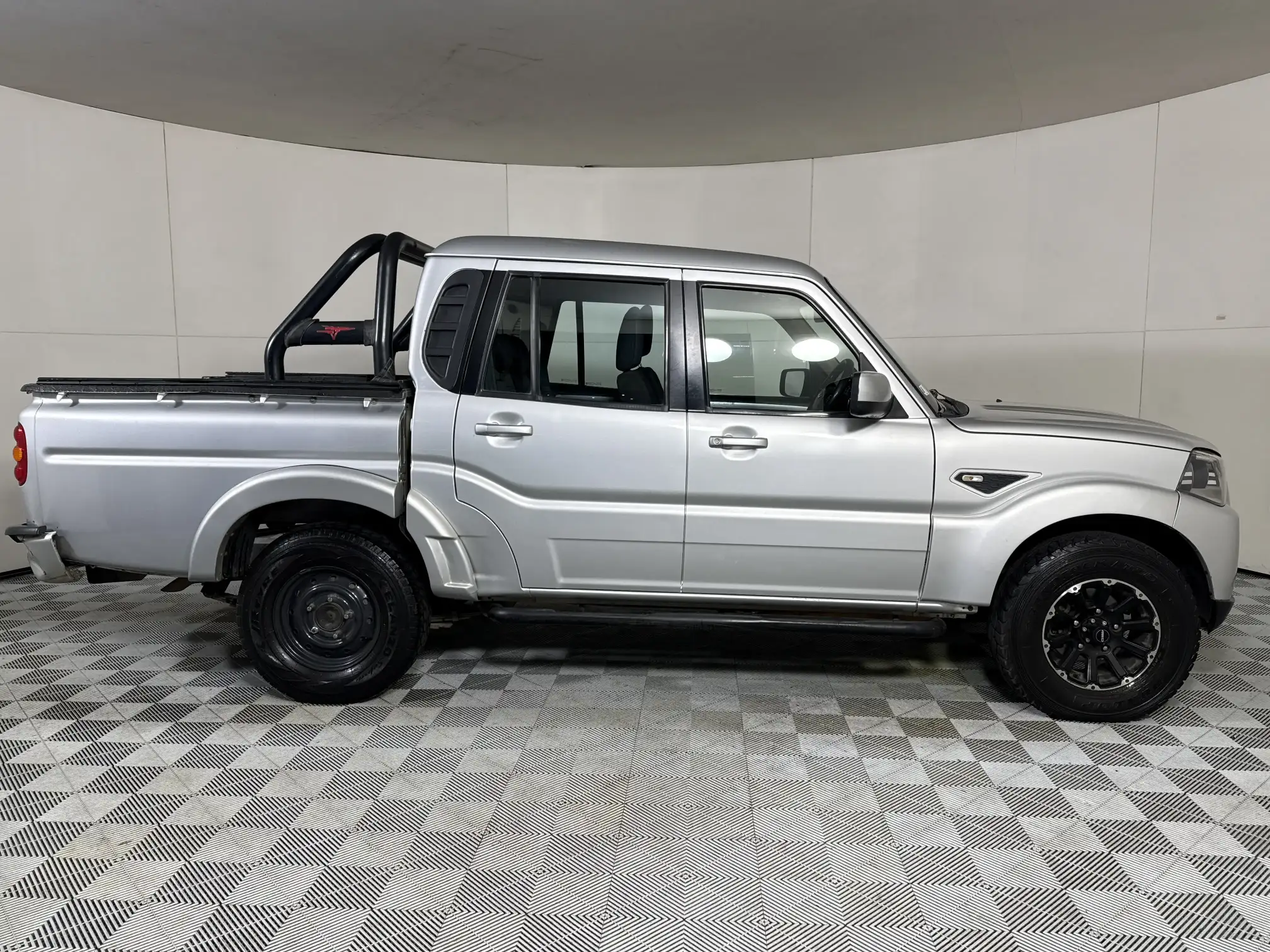 Mahindra PIK UP