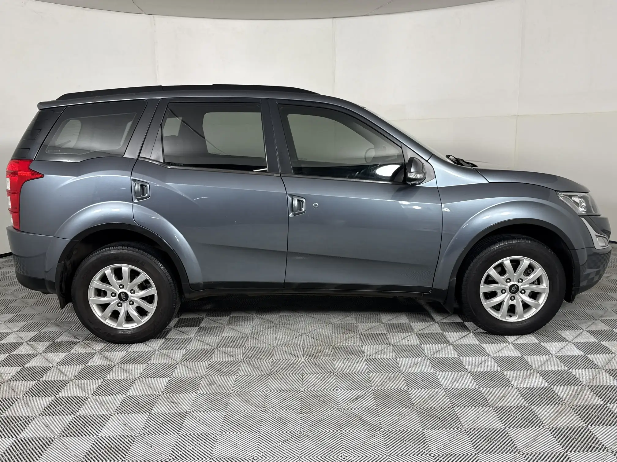 Mahindra XUV