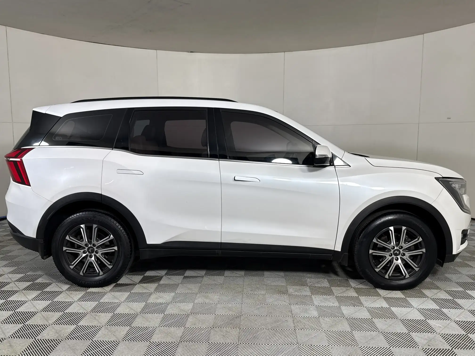 Mahindra XUV 700