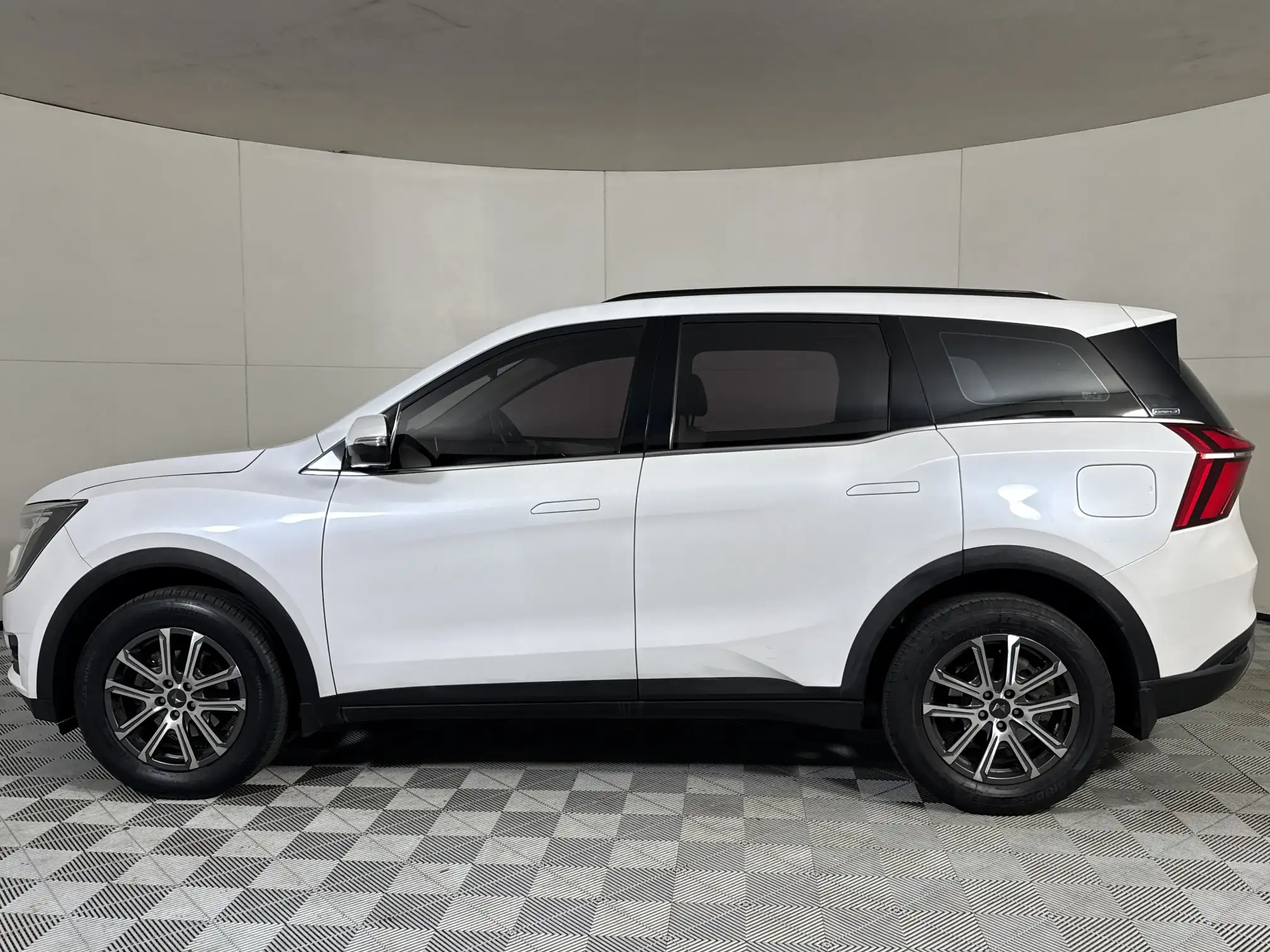 Mahindra XUV 700