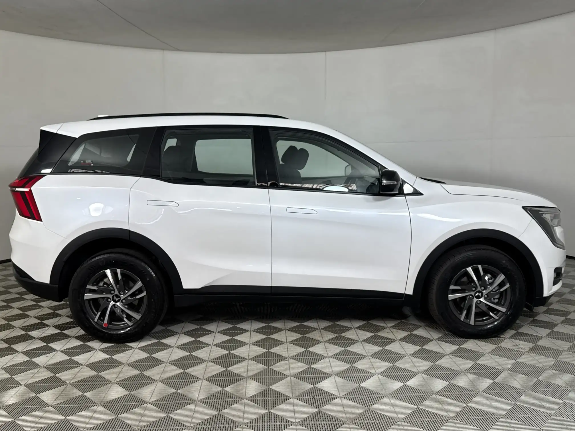 Mahindra XUV 700