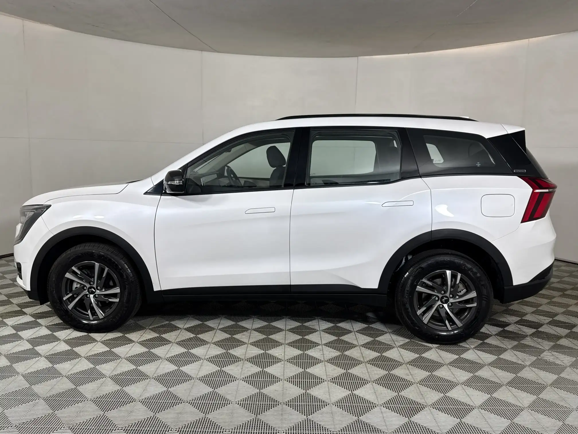 Mahindra XUV 700