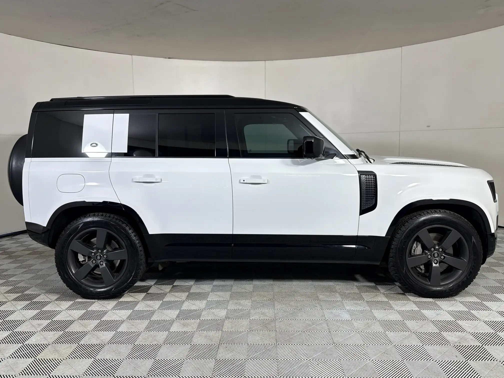 Land Rover Defender 110