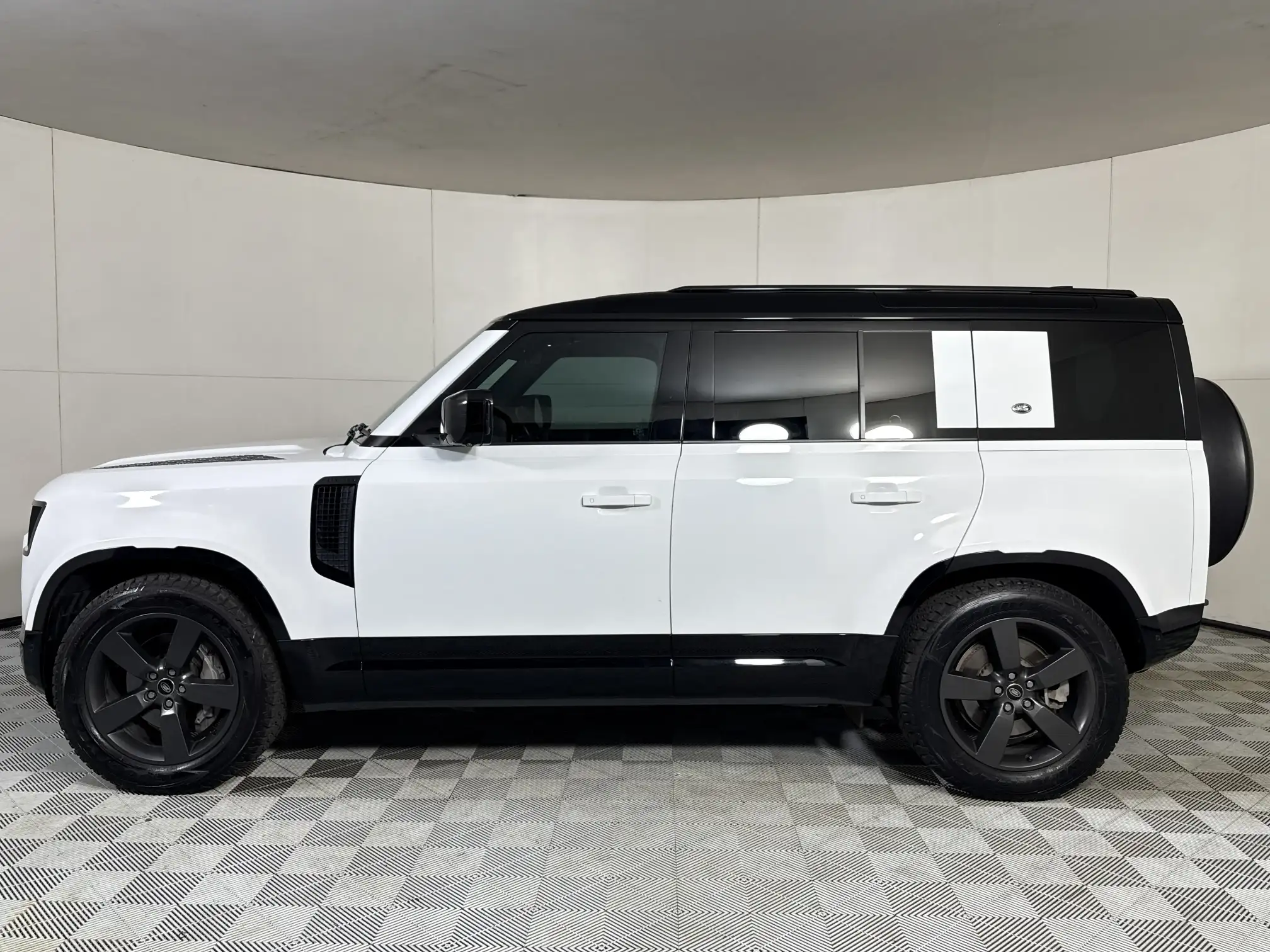 Land Rover Defender 110