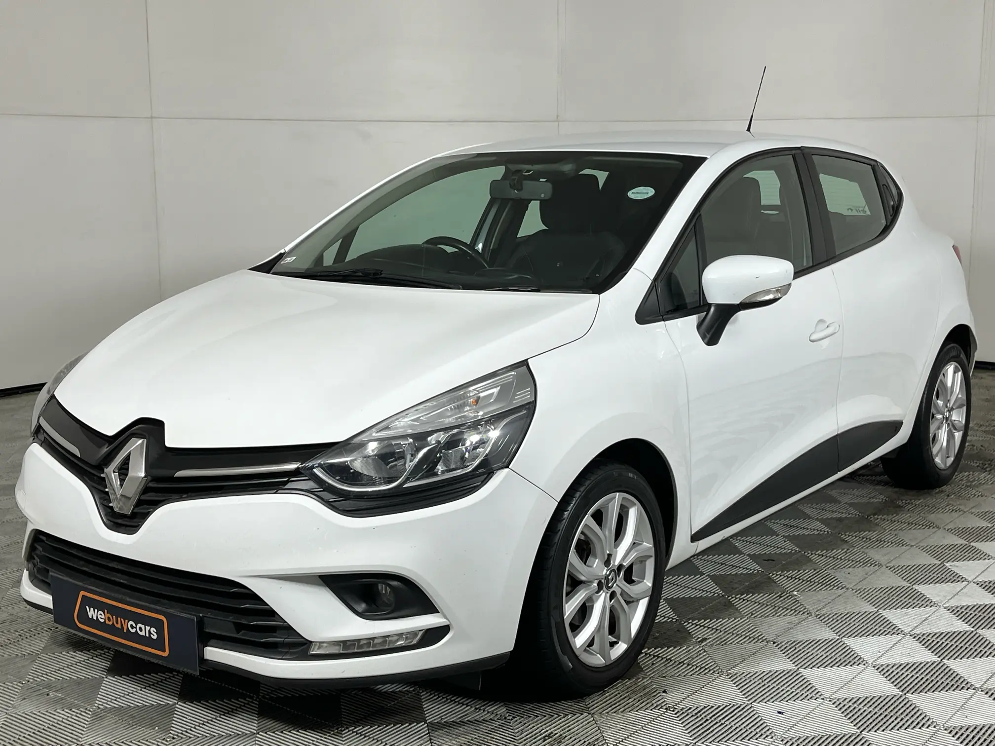 2018 Renault Clio IV 1.2T Expression EDC 5-Door (88 KW)