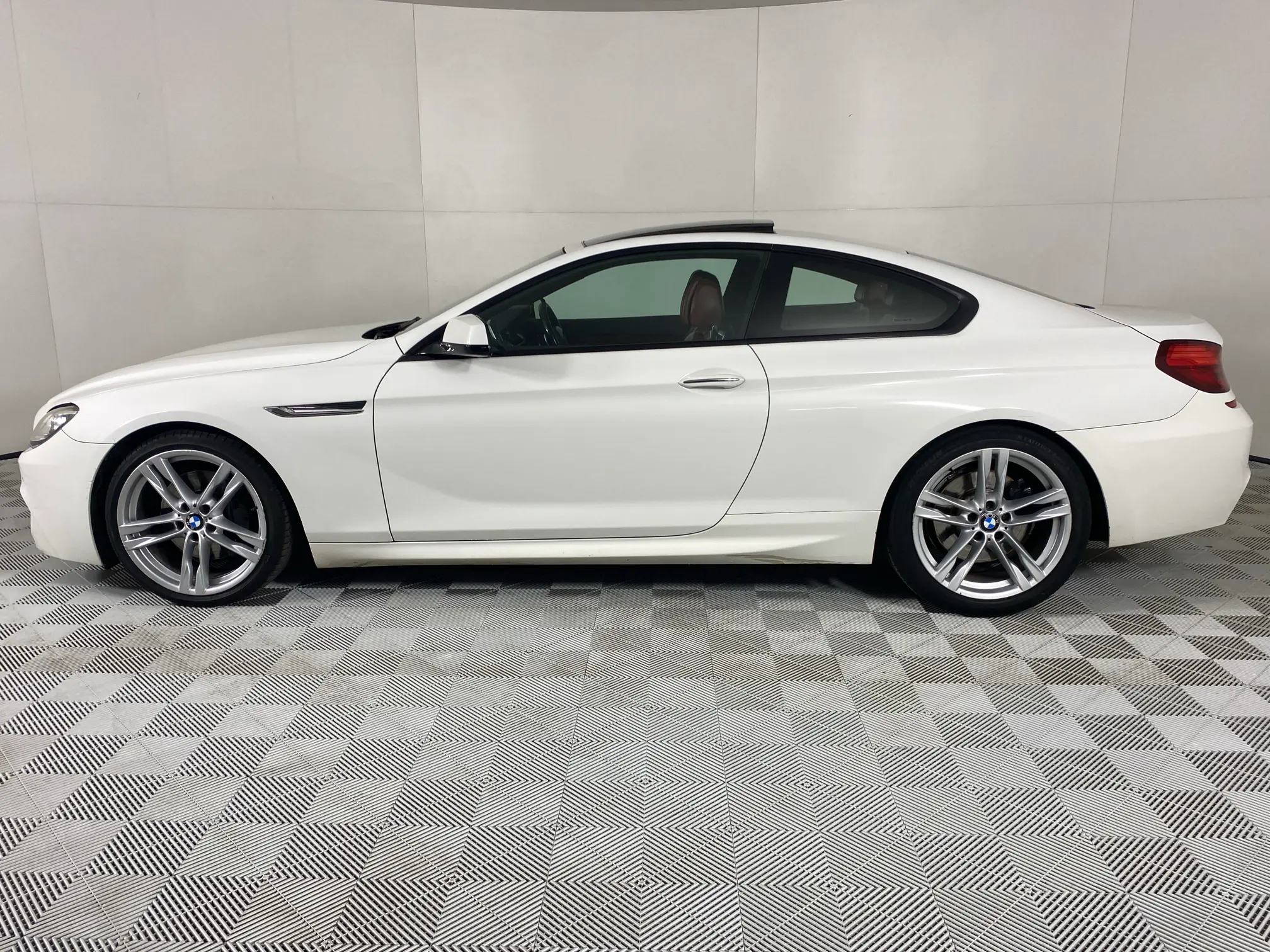 Used 2012 BMW 6 Series 640d Coupe (F13) for sale | WeBuyCars