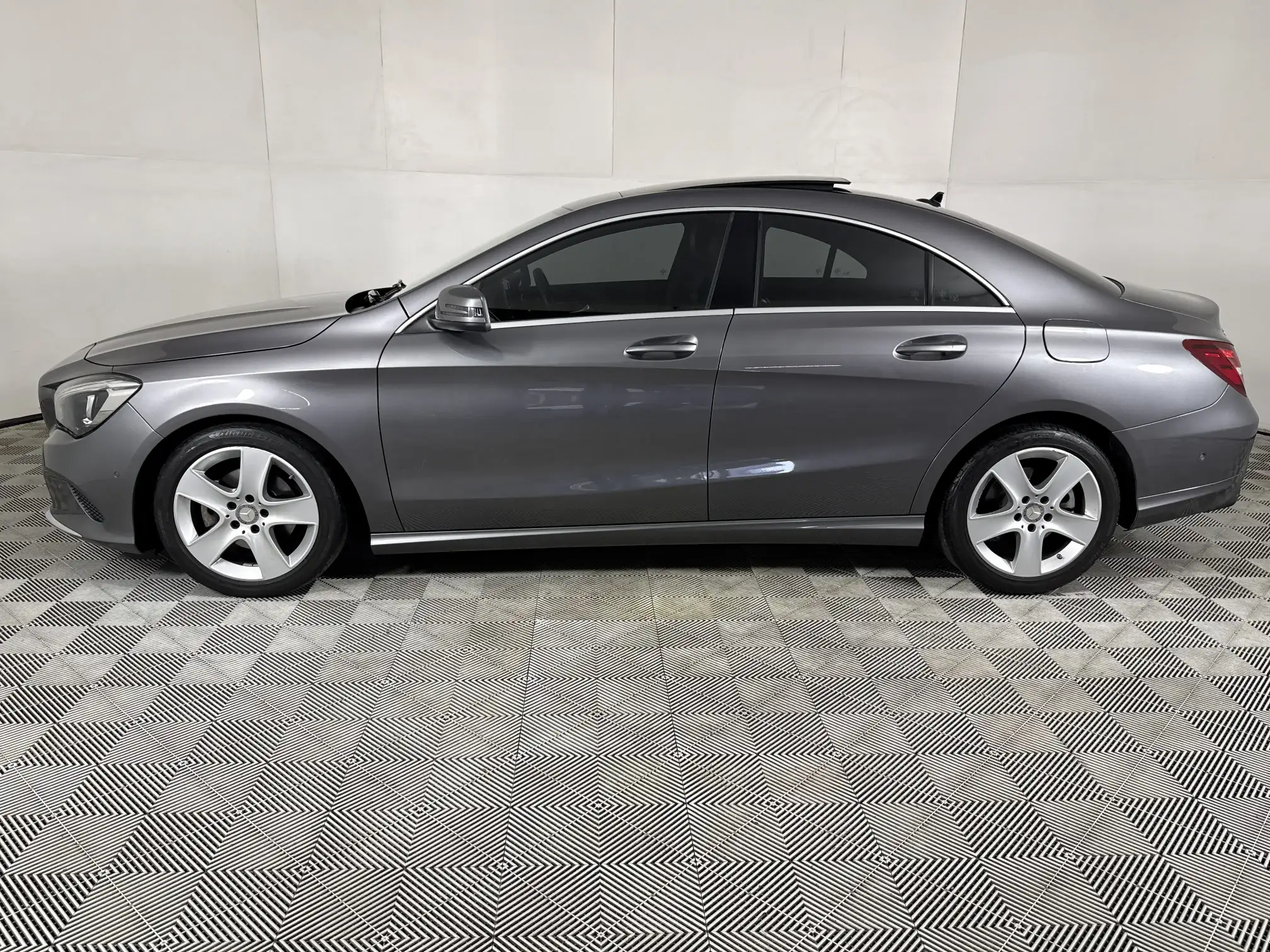 Mercedes-Benz CLA
