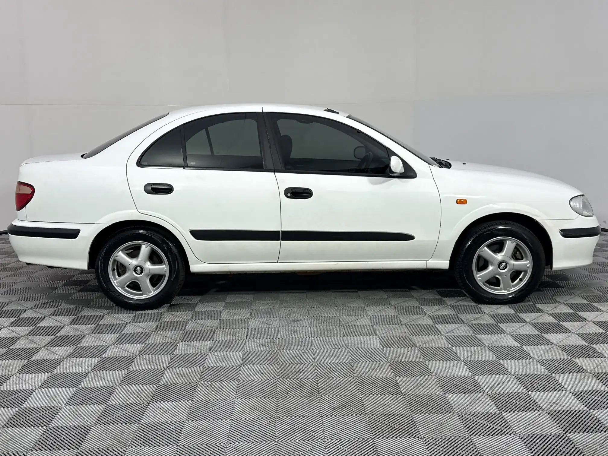 Nissan Almera
